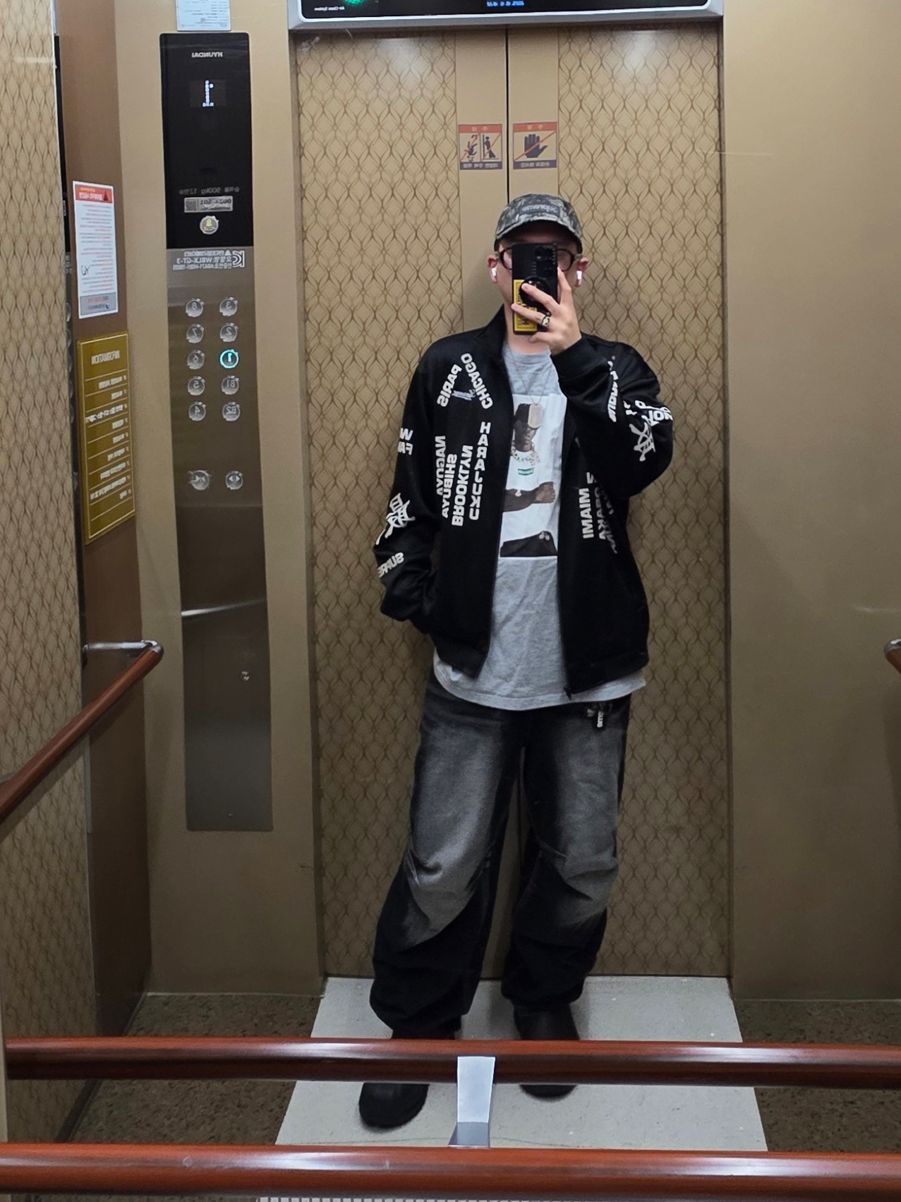Supreme Overdyed Camp Cap TrueTimber Koda Camo - 25FW, Supreme Worldwide Tricot Track Jacket Black - 25SS 착용 스타일