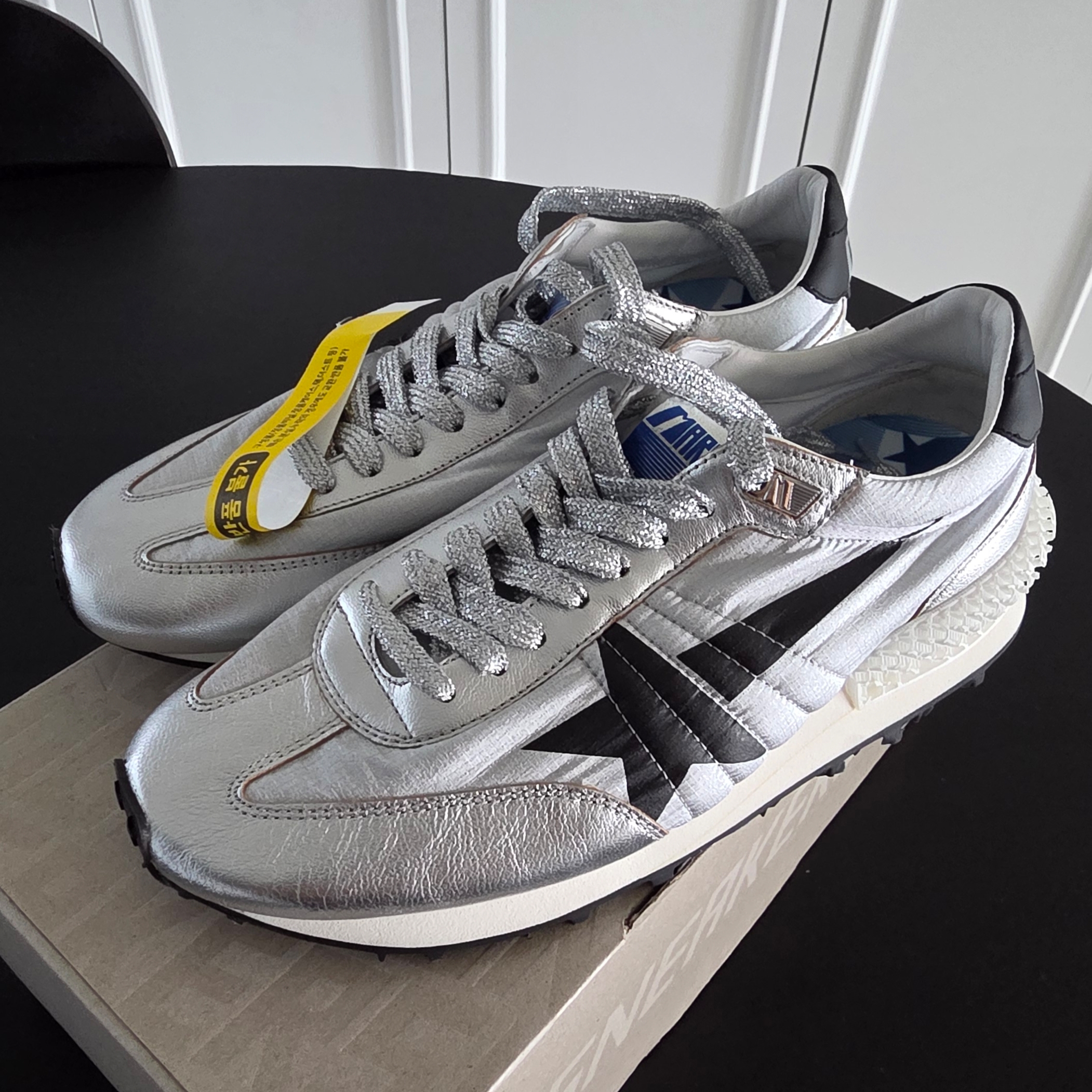 Golden Goose Black Star Marathon Sneakers Silver, Cartier Love Bracelet Yellow Gold 착용 스타일 - 2