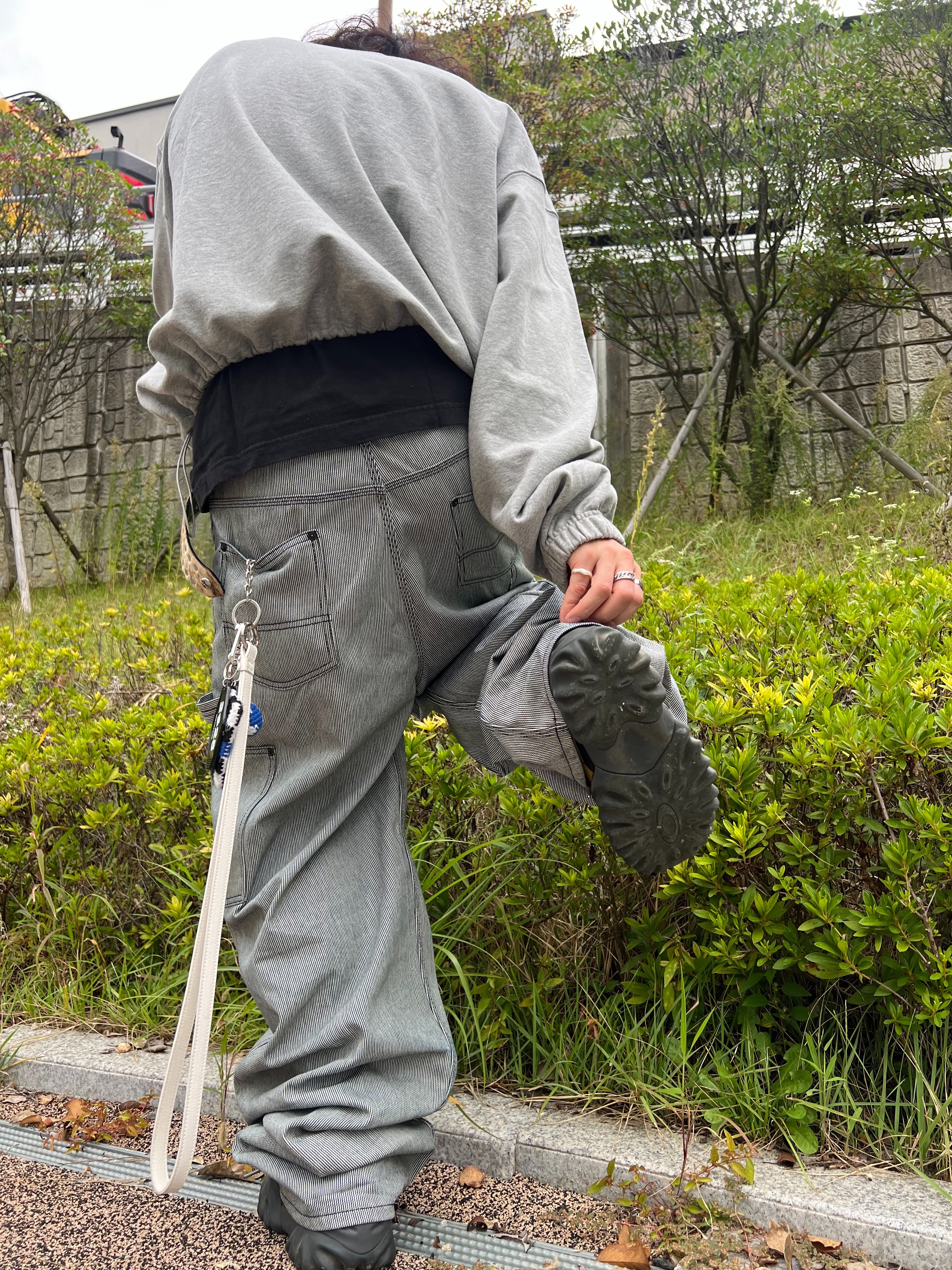 Undermycar Stripe Engineers Double Knee Work Pants Black Stripe - 24FW, Undermycar Mu.140 Combi Crop Collar Sweatshirt Melange Gray 착용 스타일 - 5