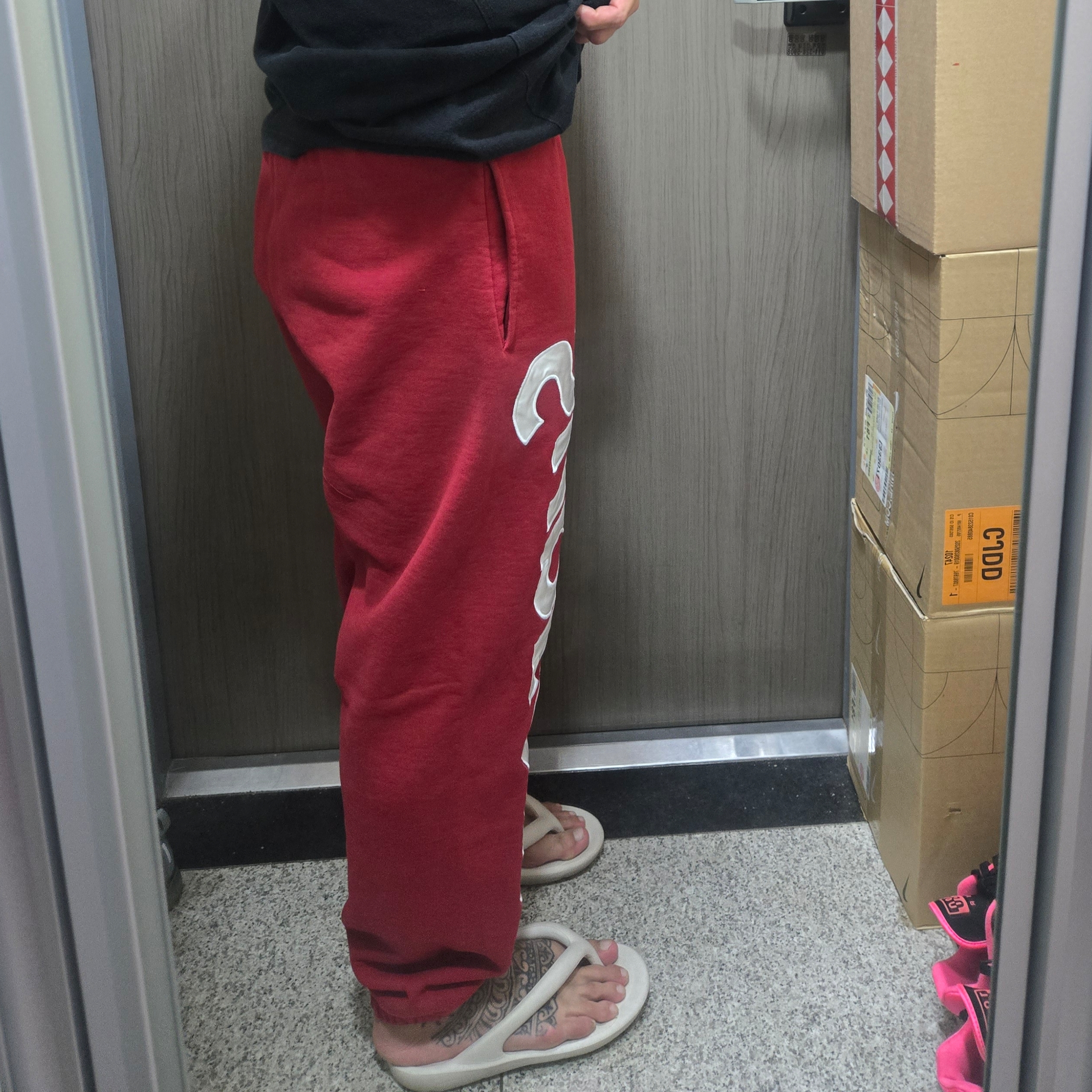 Supreme Satin Applique Sweatpant Dark Red - 25FW 착용 스타일 - 1