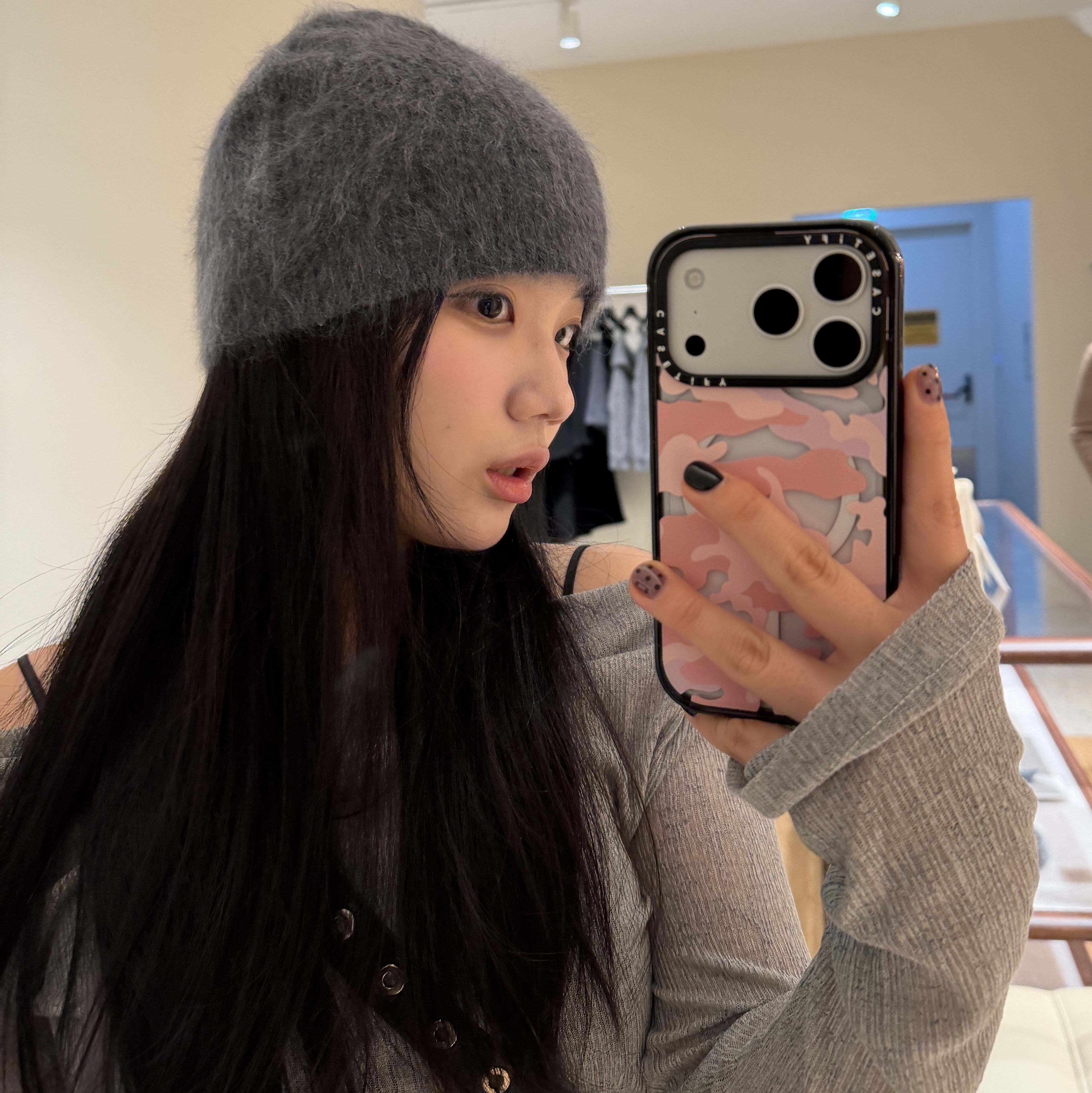 Apple iPhone 17 Pro 256GB Silver 착용 스타일