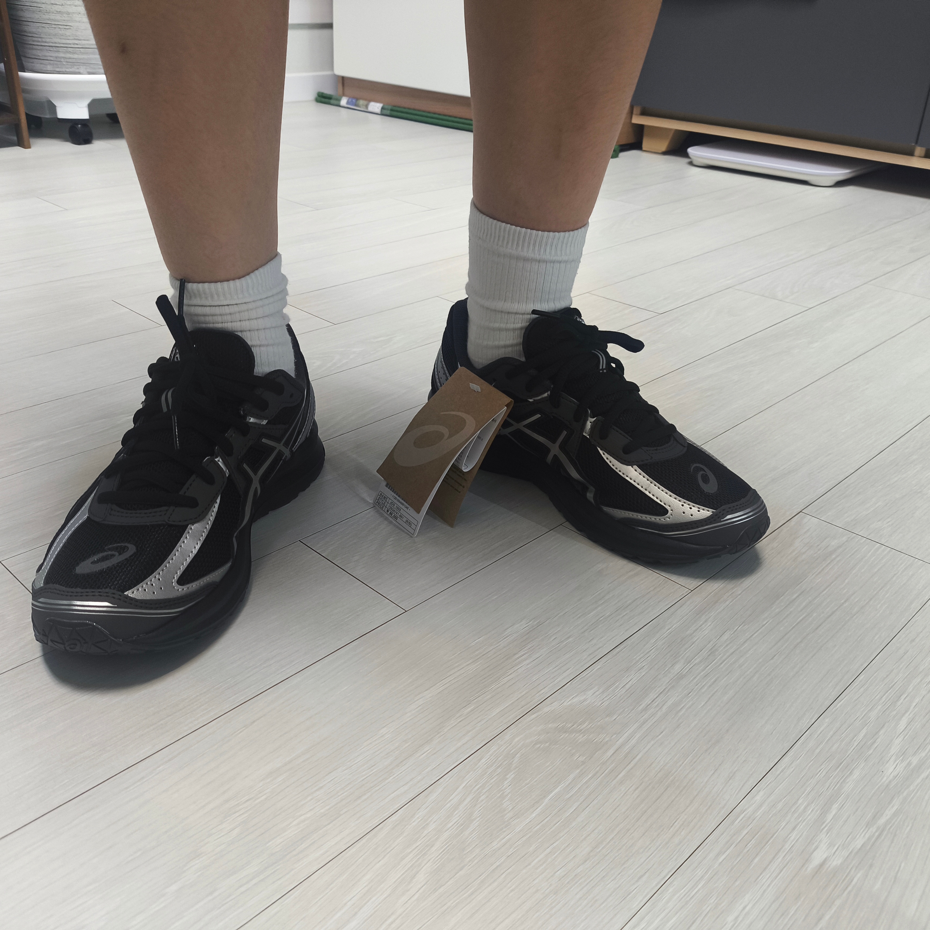 Asics Jog 100 S Black Pure Silver - D Standard 착용 스타일 - 2