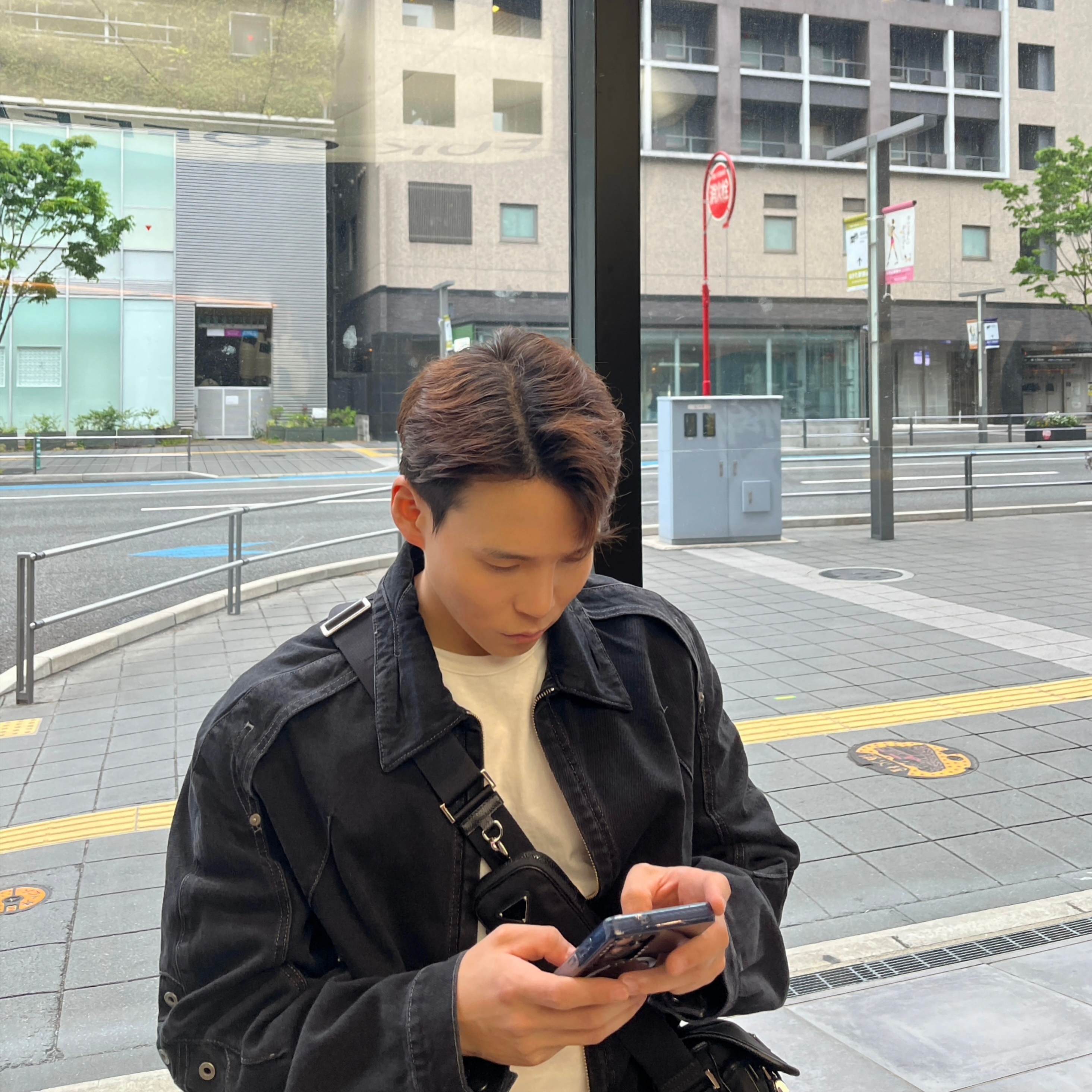 On Running x Post Archive Faction (Paf) Cloudventure Peak All Black, Levi’s x Kiko Kostadinov Denim Jacket Black 착용 스타일 - 2