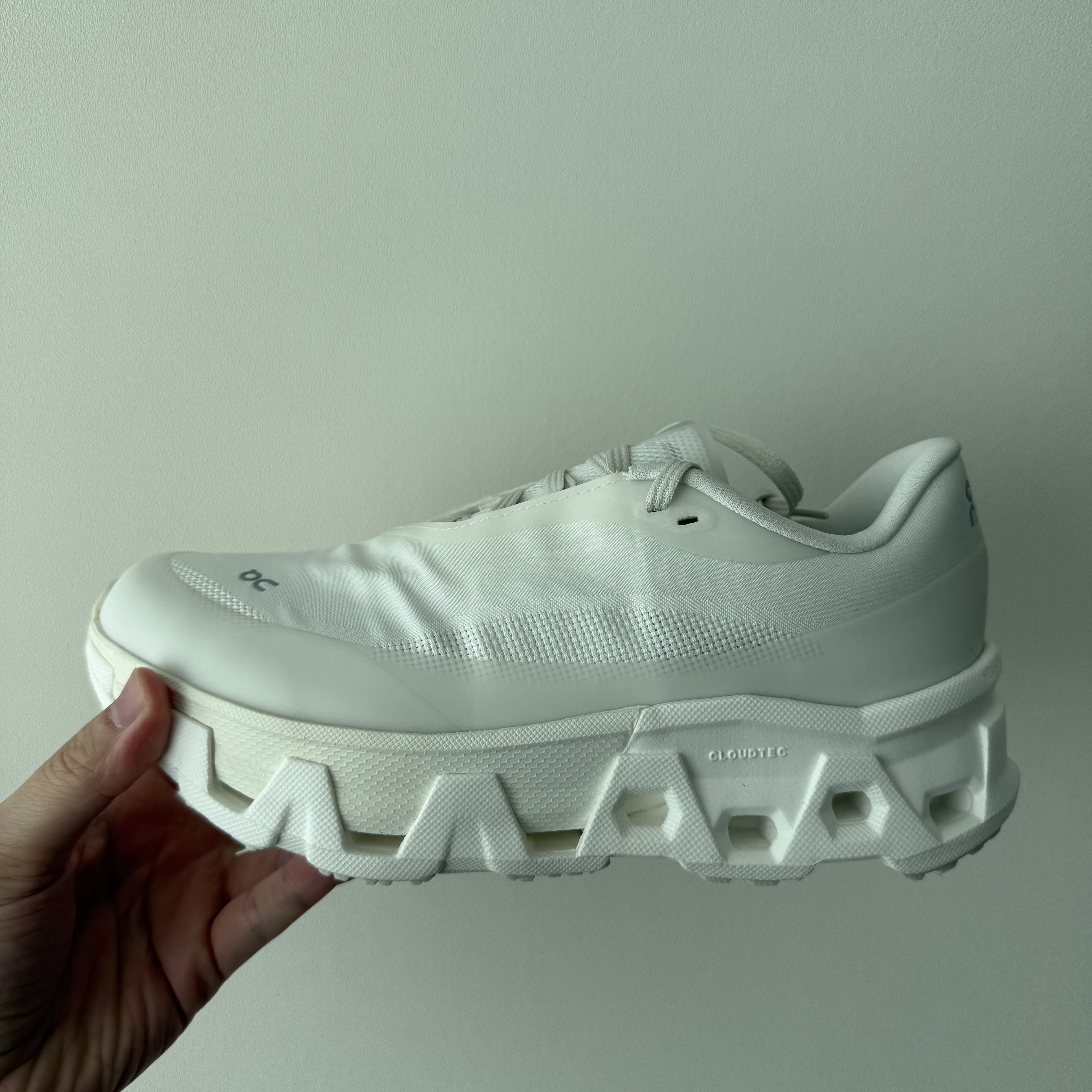 (W) On Running x Post Archive Faction (Paf) Cloudmonster Hyper White 착용 스타일