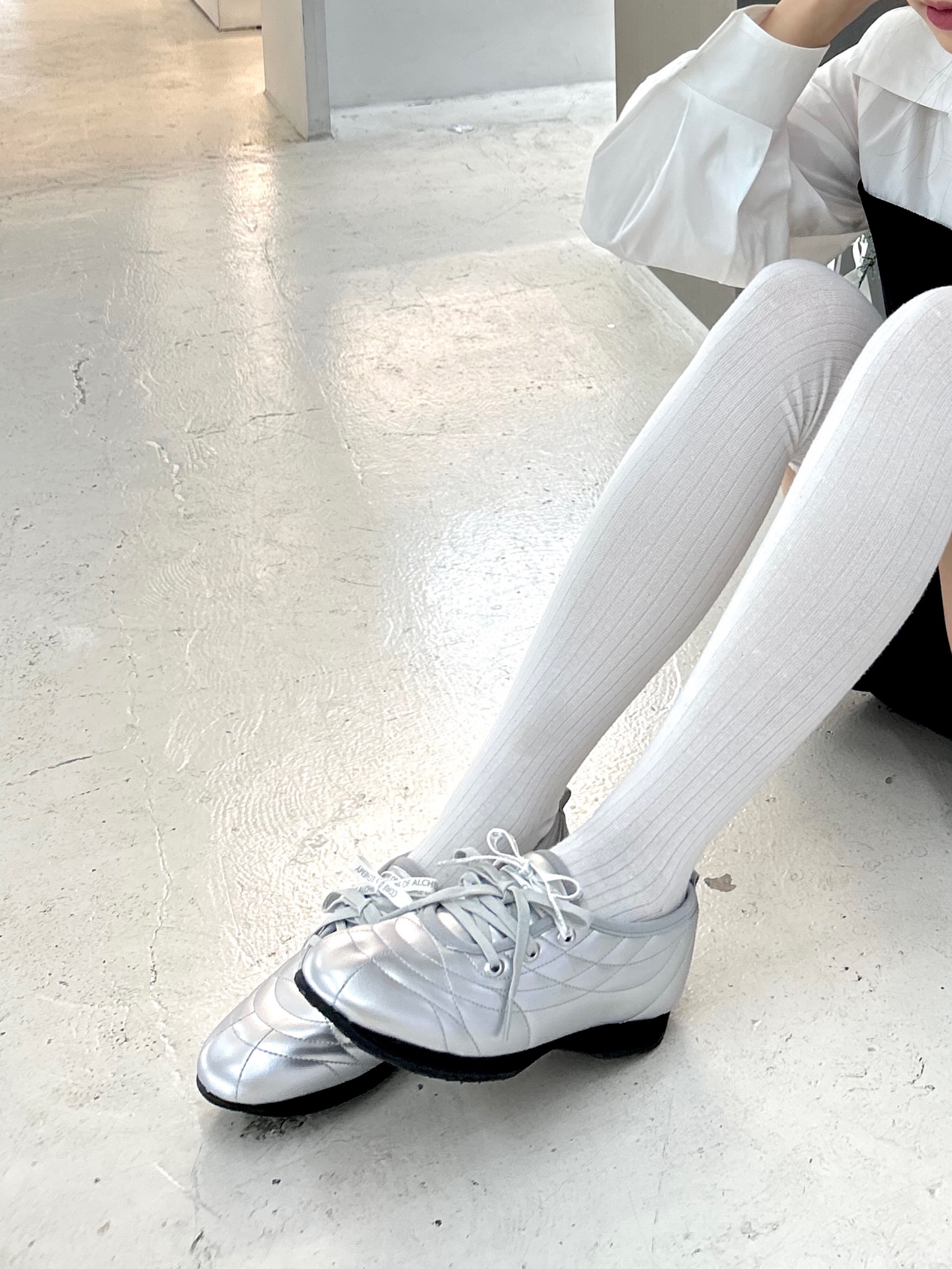 COREOFALCHEMY Comfort Plie MaryJane Silver 착용 스타일 - 3