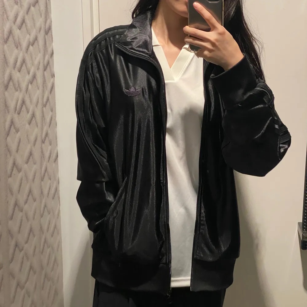 Adidas Firebird Metallic Track Top Black - KR Sizing, Adidas Q3 Oversized Track Top Black - KR Sizing 착용 스타일 - 2