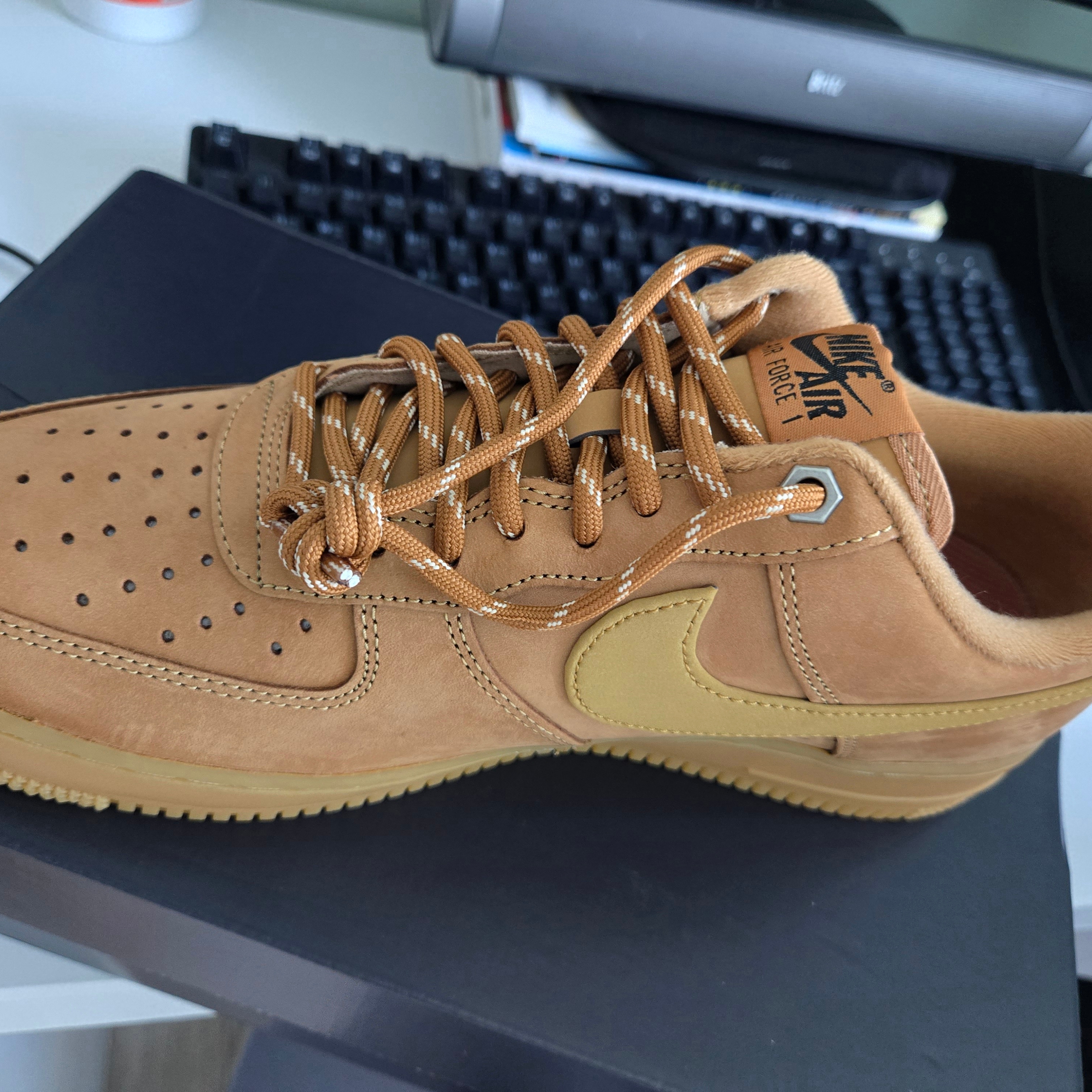 Nike Air Force 1 '07 WB Flax 착용 스타일