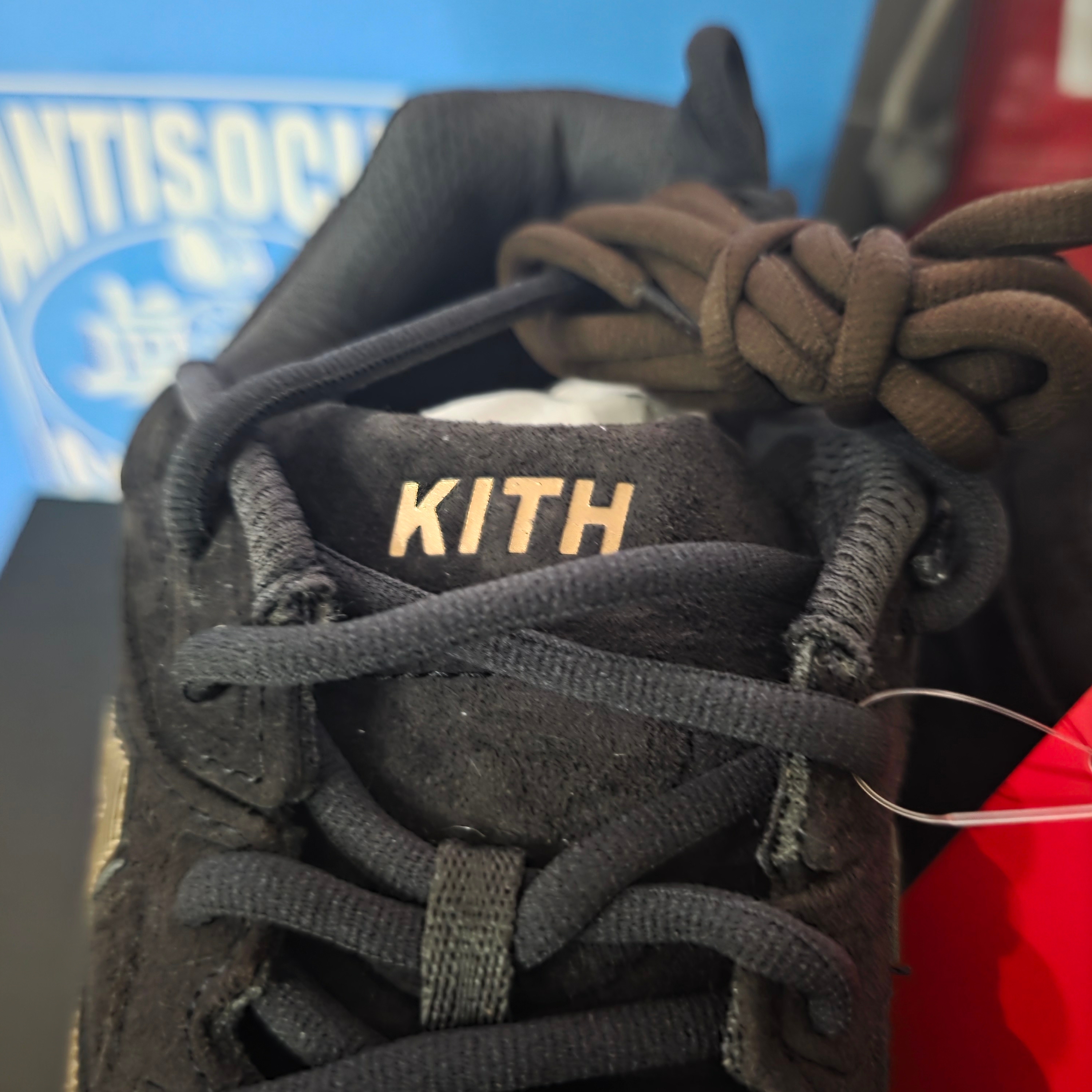 New Balance x Kith 860v2 Espresso 착용 스타일 - 4