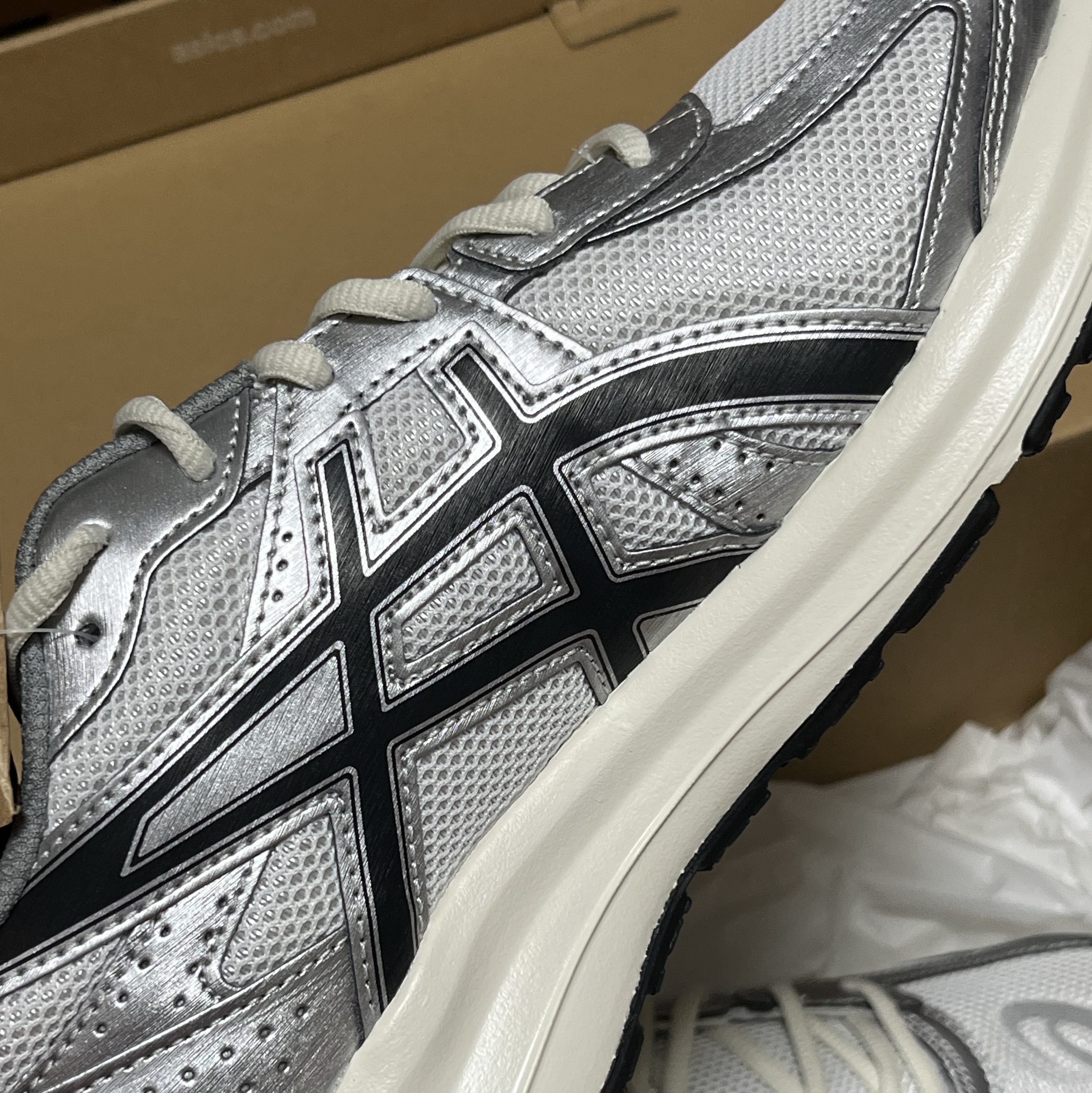 Asics Jog 100 S White Black - 2E Wide 착용 스타일 - 2