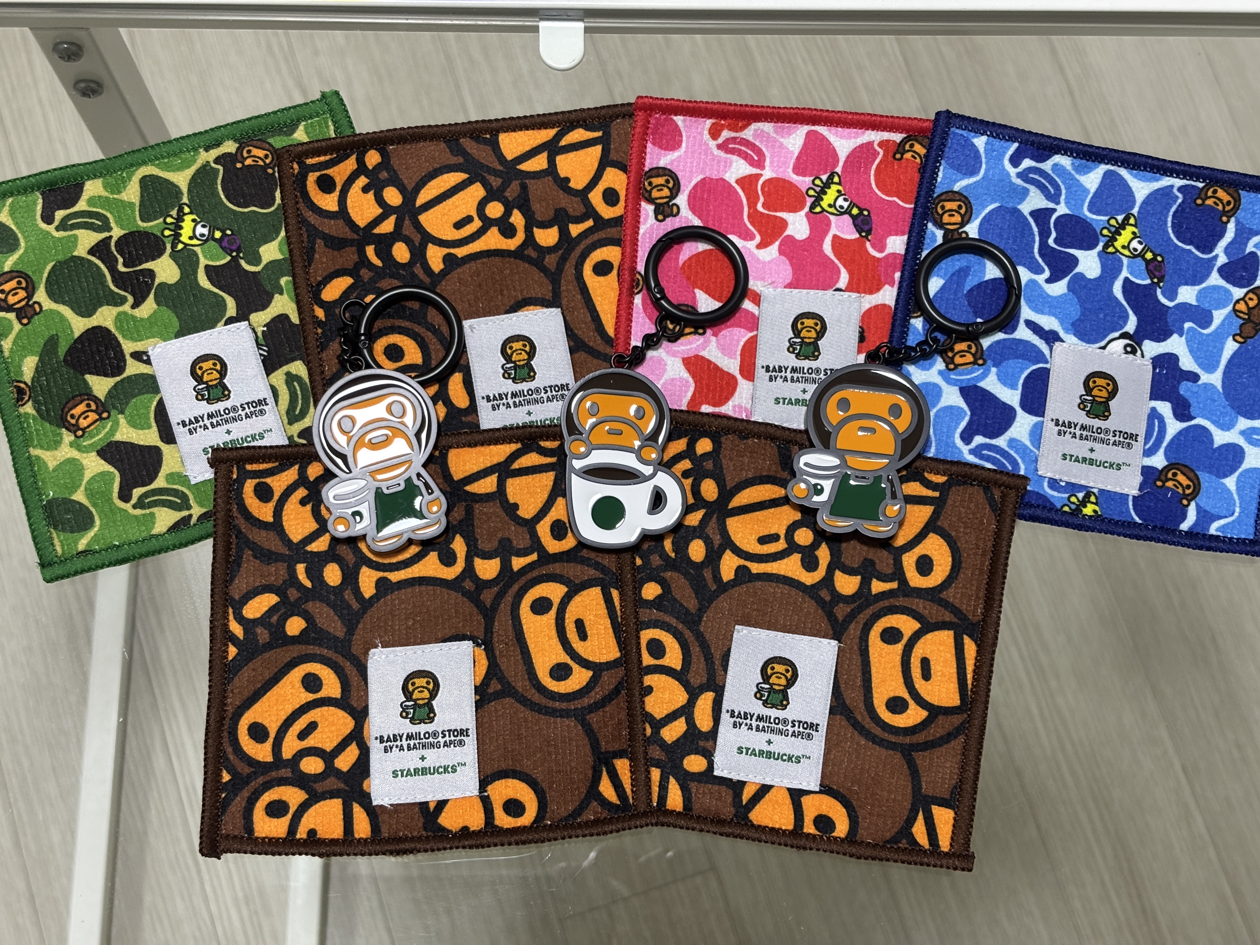 Starbucks x BAPE Baby Milo Keychain, Starbucks x BAPE Baby Milo Keychain 착용 스타일