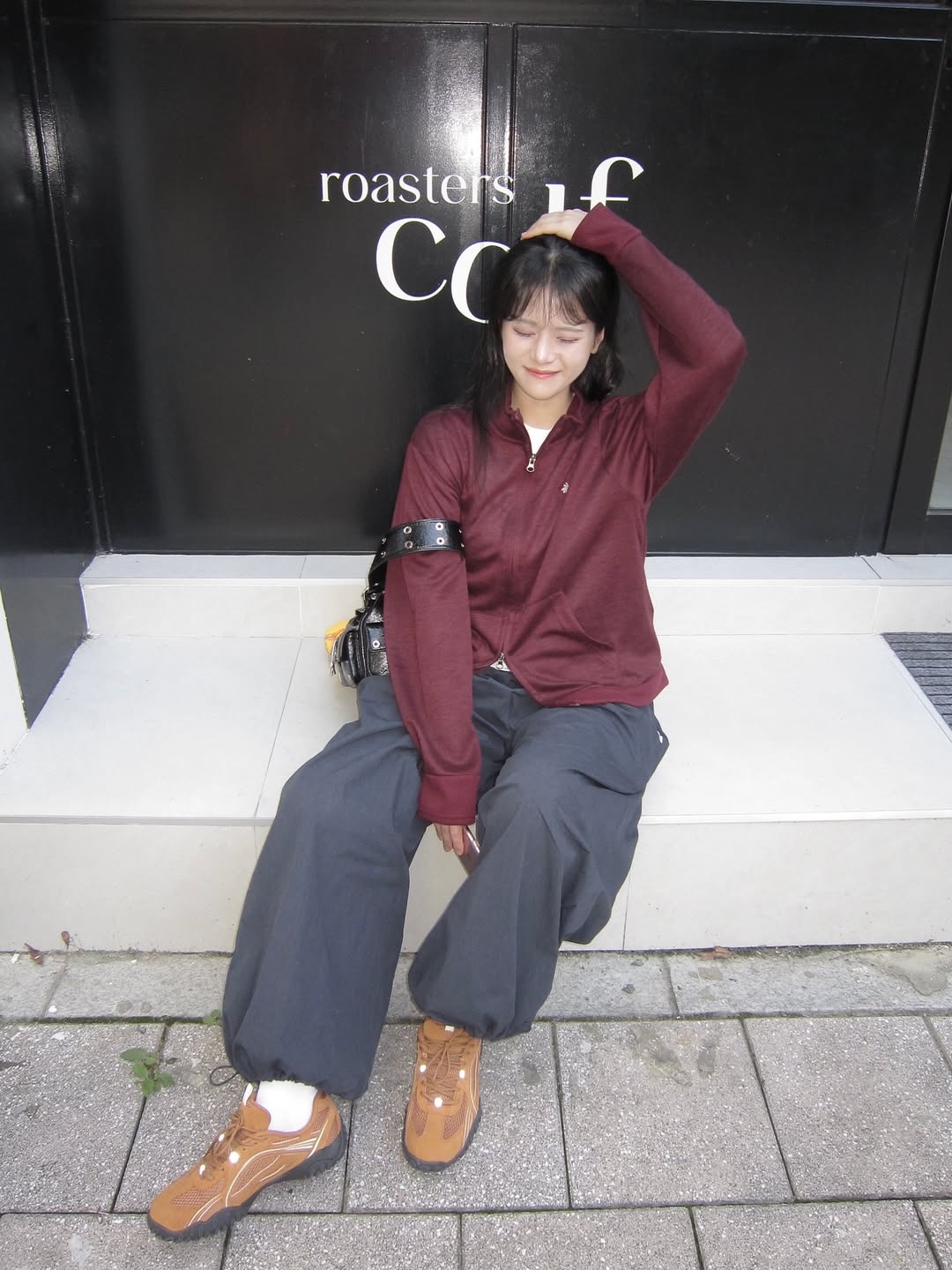 SLOW RECORD HOUSE Track Zip-Up Cardigan Red 착용 스타일 - 5