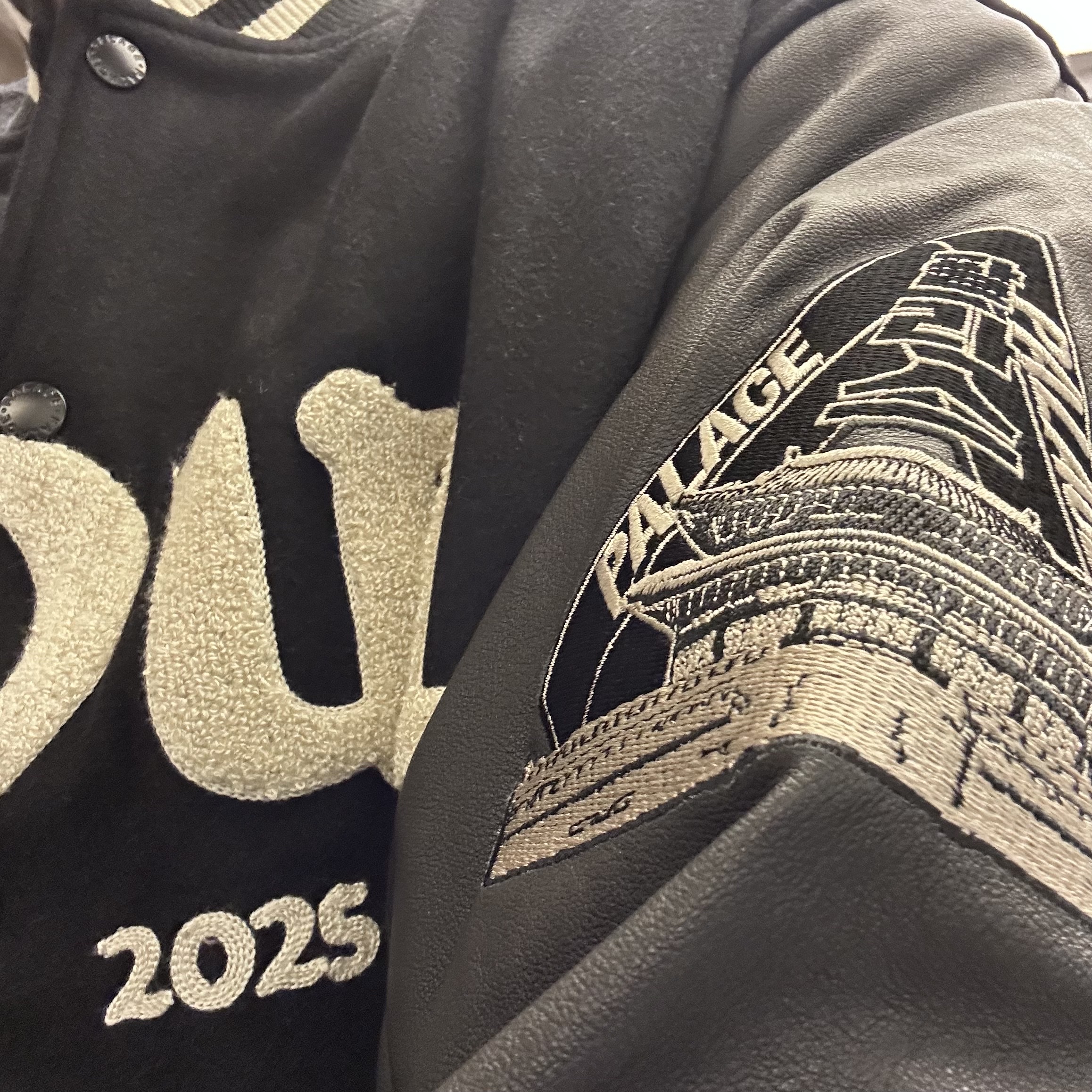 Palace Seoul 2 Seoul Varsity Jacket Black - 25SS 착용 스타일 - 3