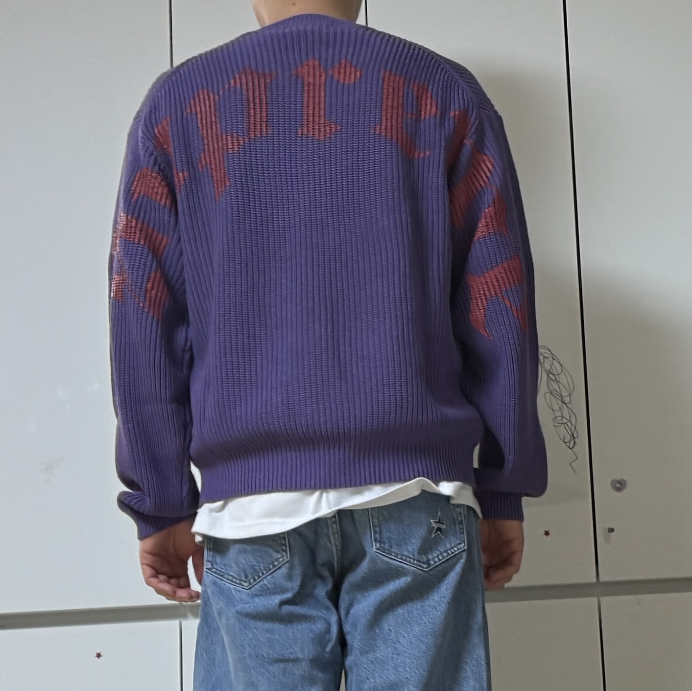 Supreme Old English Printed Sweater Purple - 25SS, Supreme Regular Jean Washed Indigo - 24FW 착용 스타일 - 5