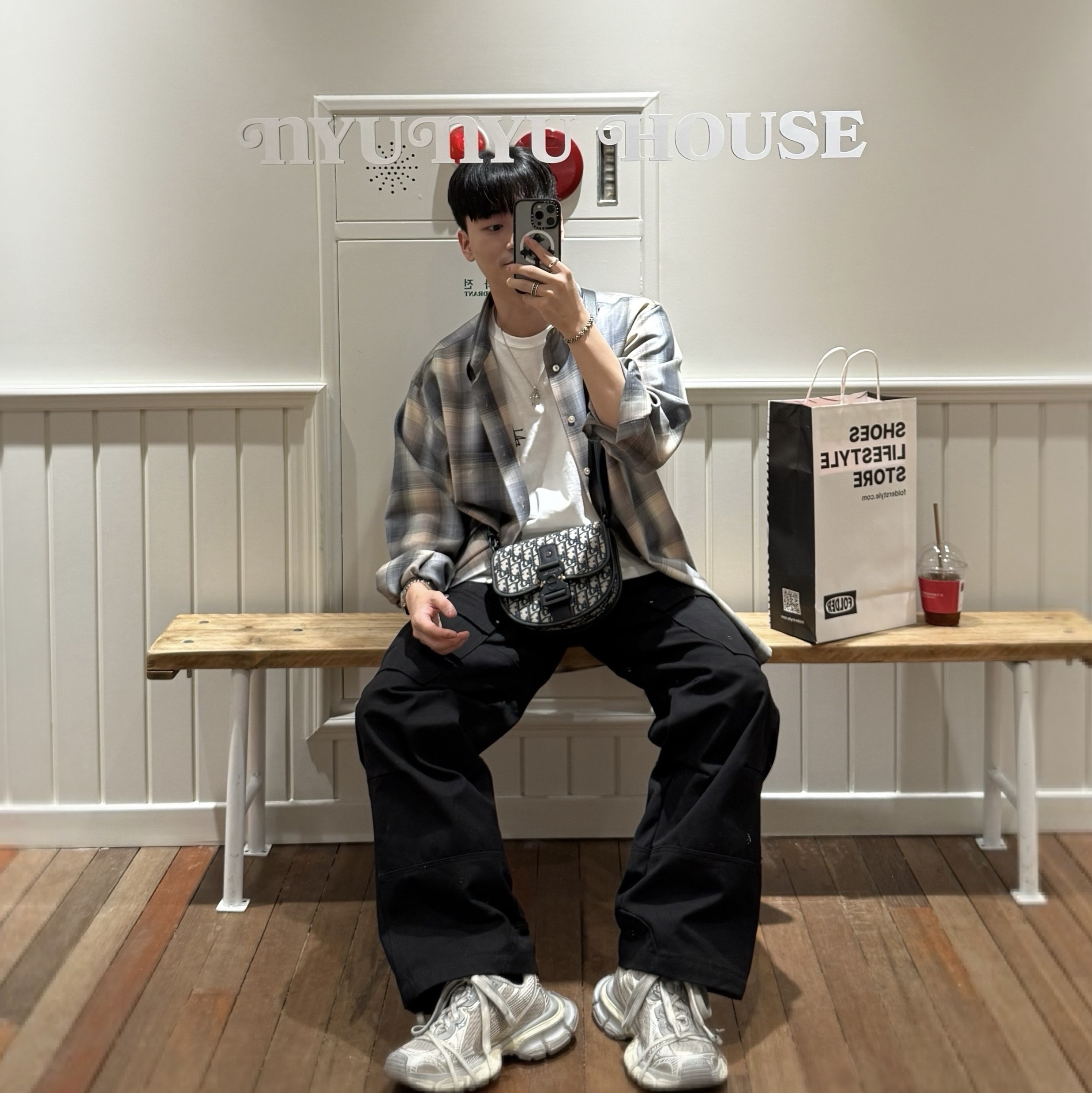 Auralee Super Light Wool Check Shirt Beige Blue Check - 24AW, Stussy Grassfed T-Shirt White 착용 스타일 - 1
