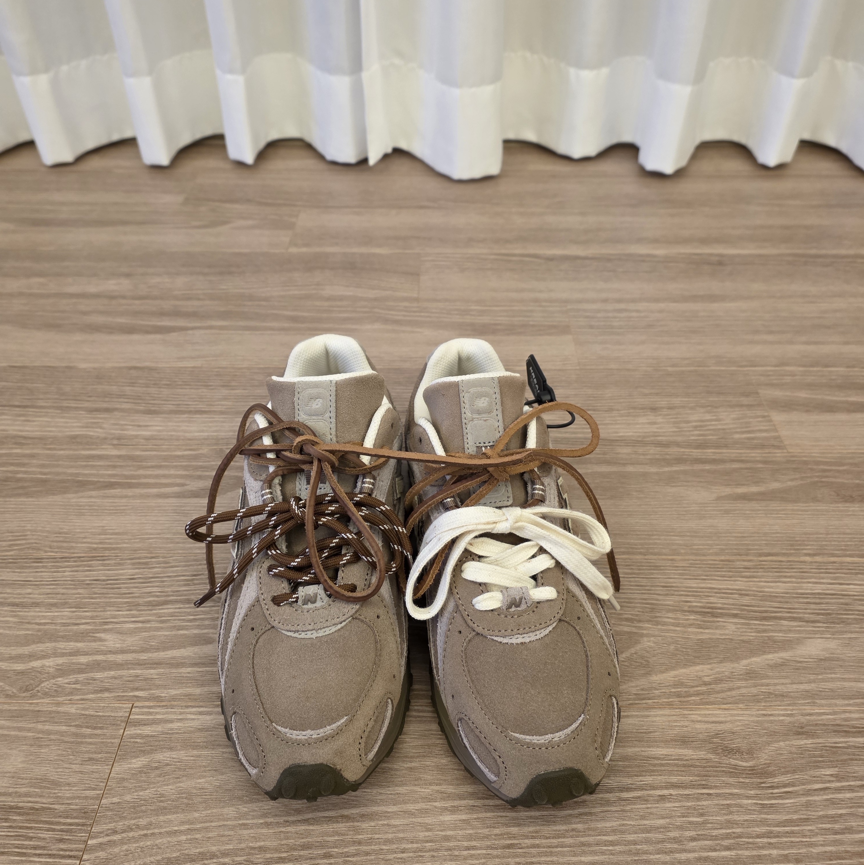New Balance 204L Suede Mushroom Arid Stone 착용 스타일