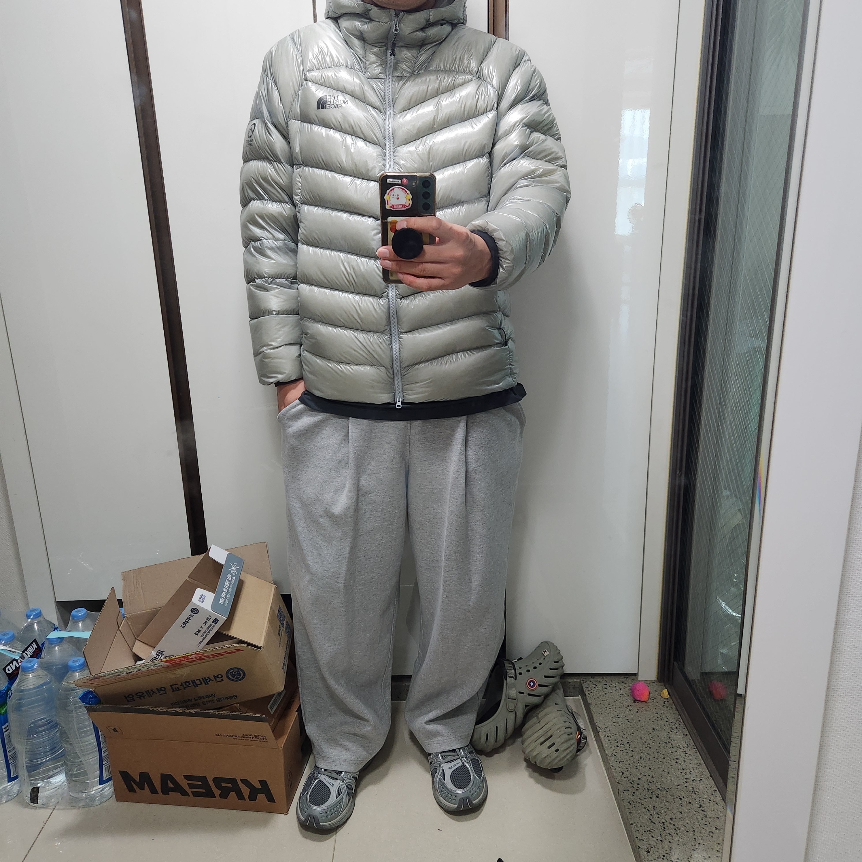 The North Face Summit Mattehorn RDS Down Jacket Light Gray, K-SWISS KSRC KONEJO_AKSFLFU902DY 착용 스타일 - 1