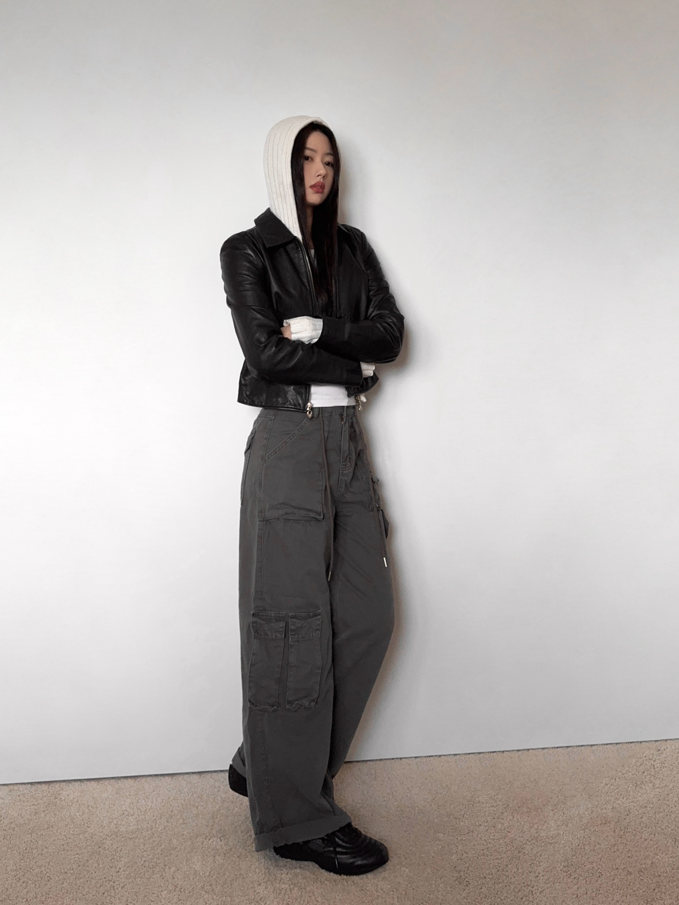 COREOFALCHEMY Stitch Sneakers Aterre Black 착용 스타일 - 1
