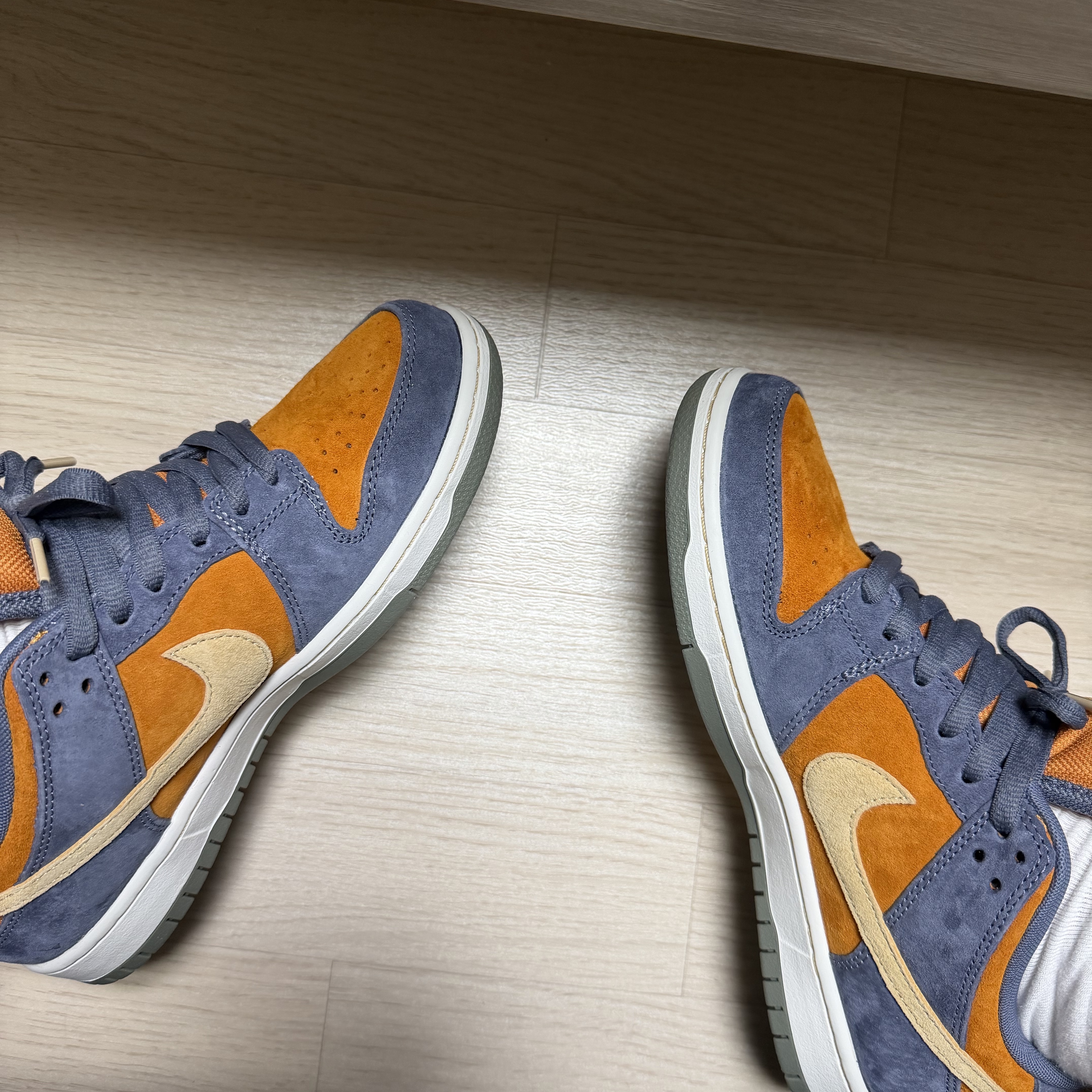 Nike SB Dunk Low Pro Light Carbon and Monarch 착용 스타일