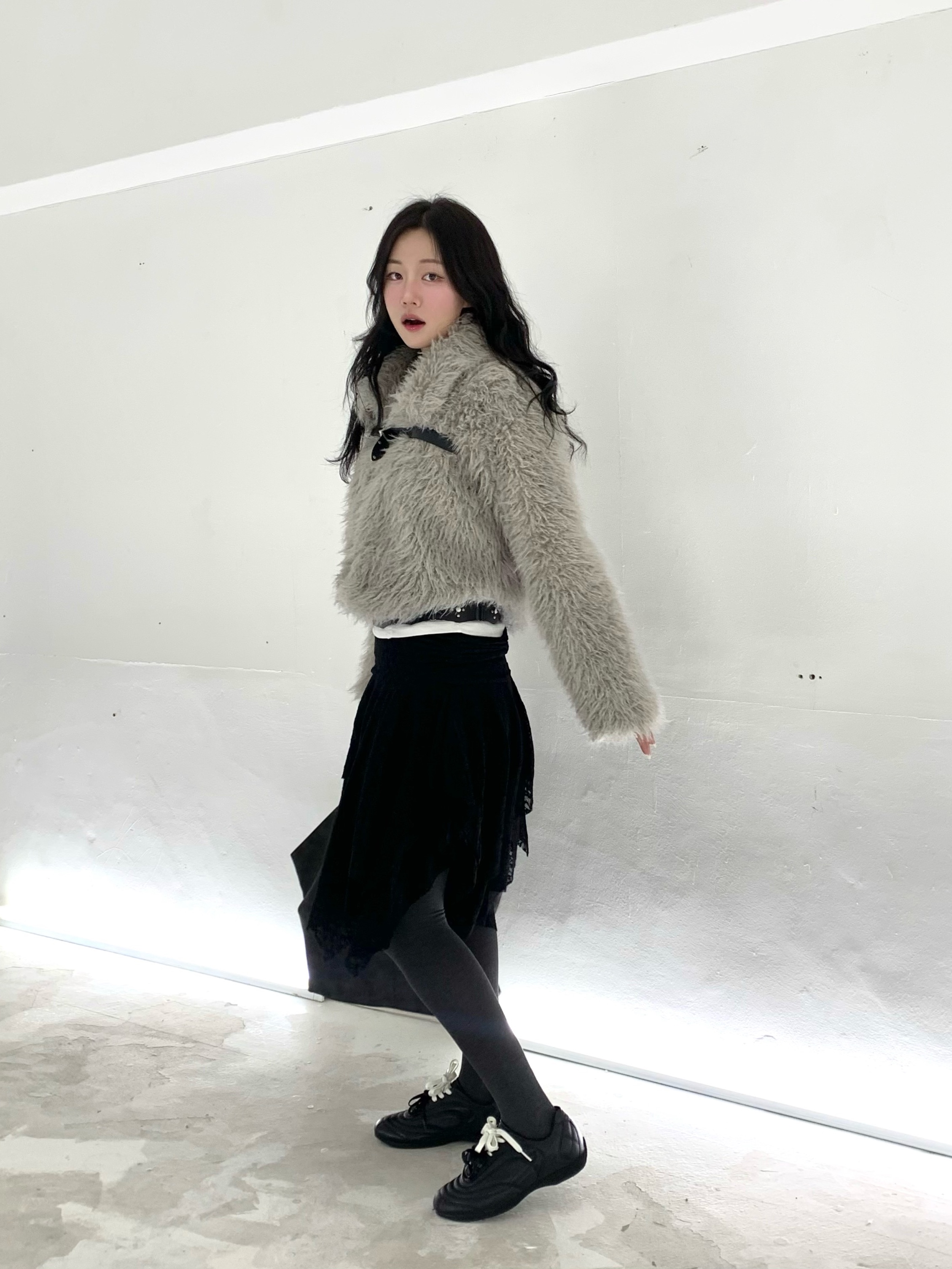 COREOFALCHEMY Stitch Sneakers Aterre Black 착용 스타일 - 3