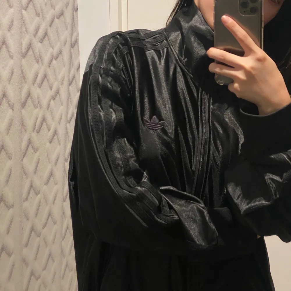 Adidas Firebird Metallic Track Top Black - KR Sizing, Adidas Q3 Oversized Track Top Black - KR Sizing 착용 스타일 - 4