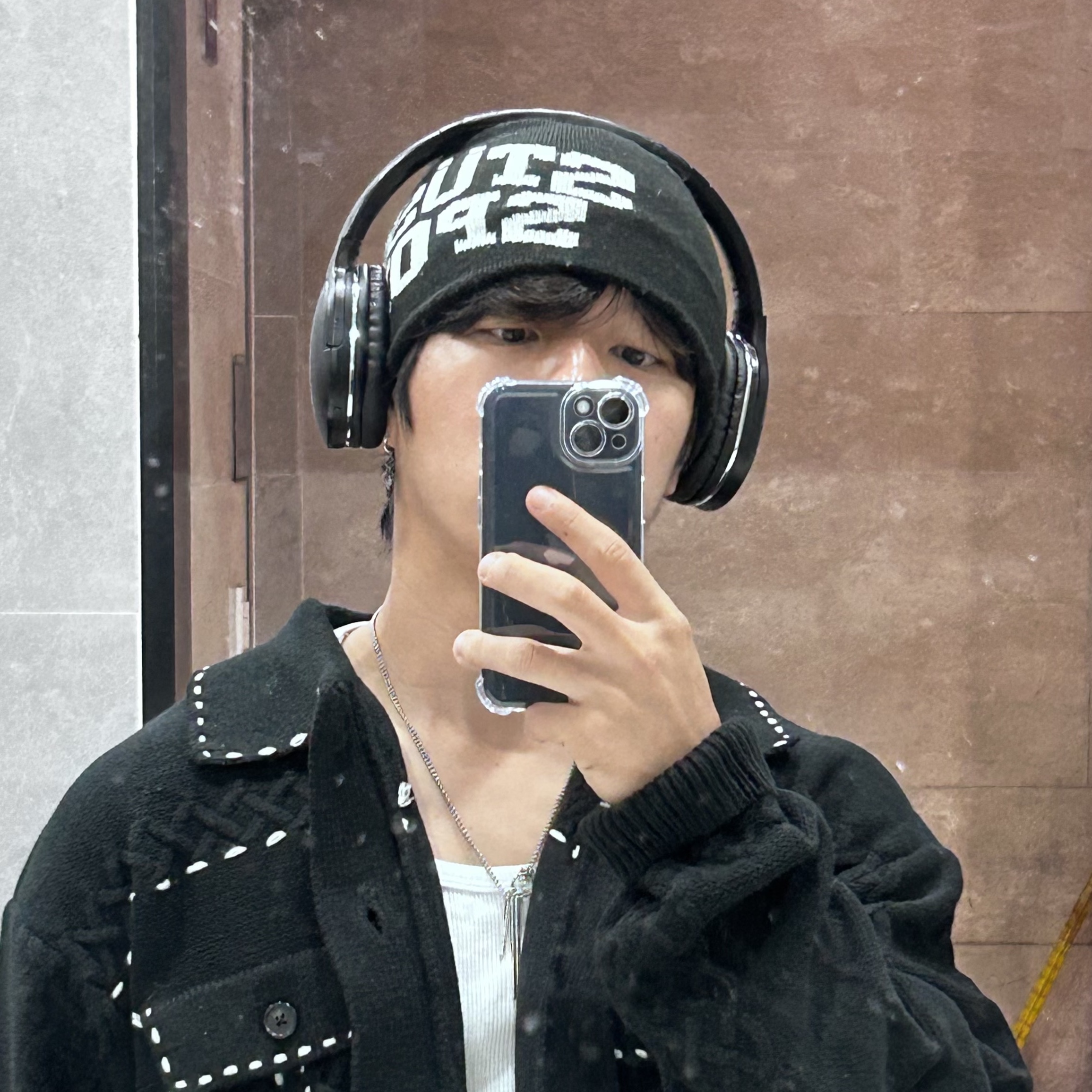 Stussy Sport Jacquard Skullcap Beanie Black 착용 스타일