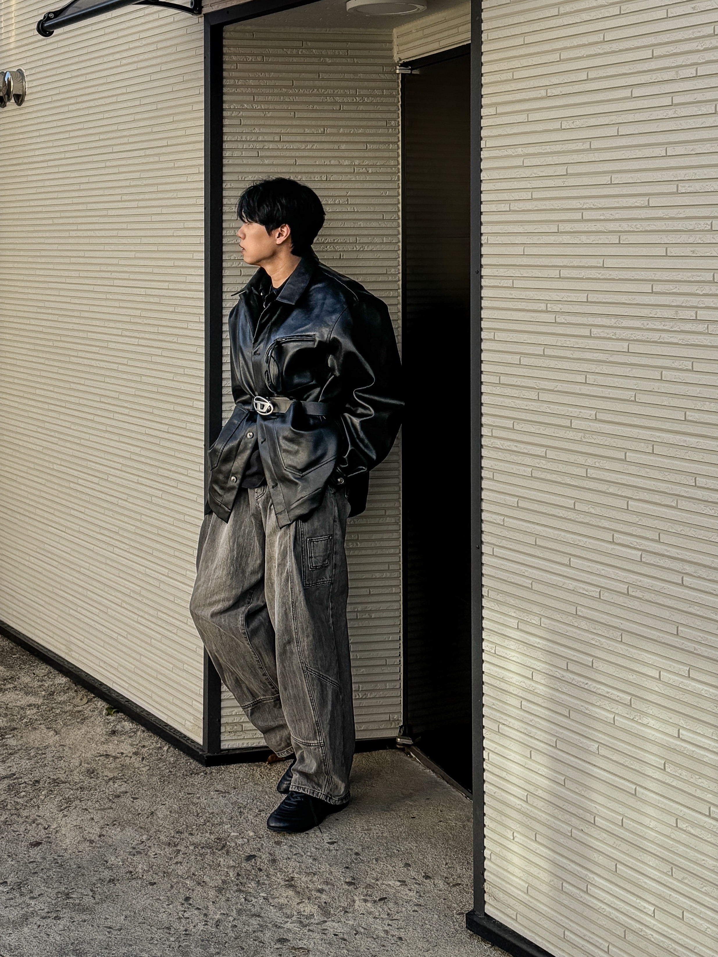 COREOFALCHEMY Stitch Sneakers Aterre Black 착용 스타일 - 3