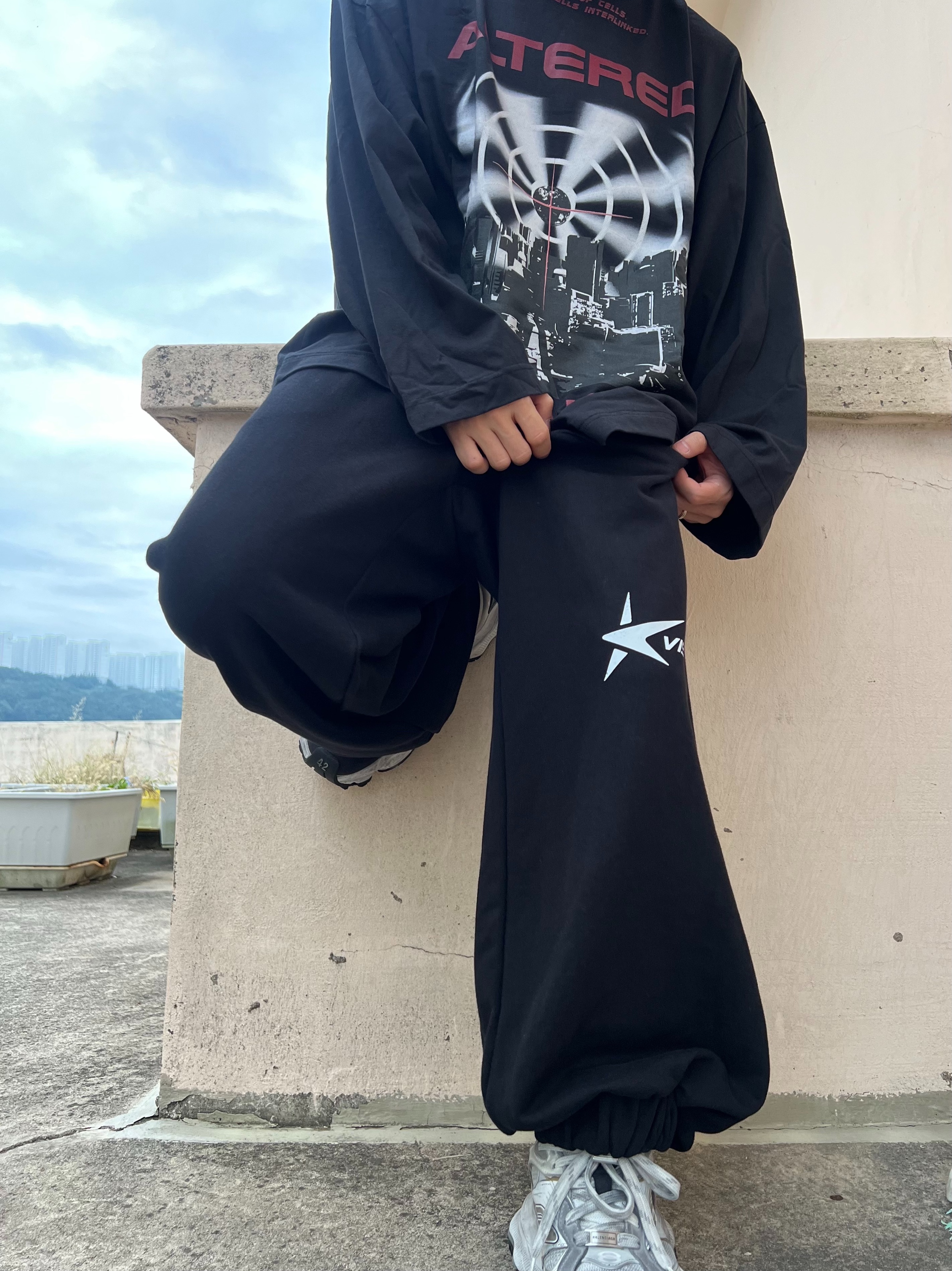 Civision by CSC Star Logo Jogger Pants Black, Balenciaga Cargo Sneakers White Grey 착용 스타일 - 5