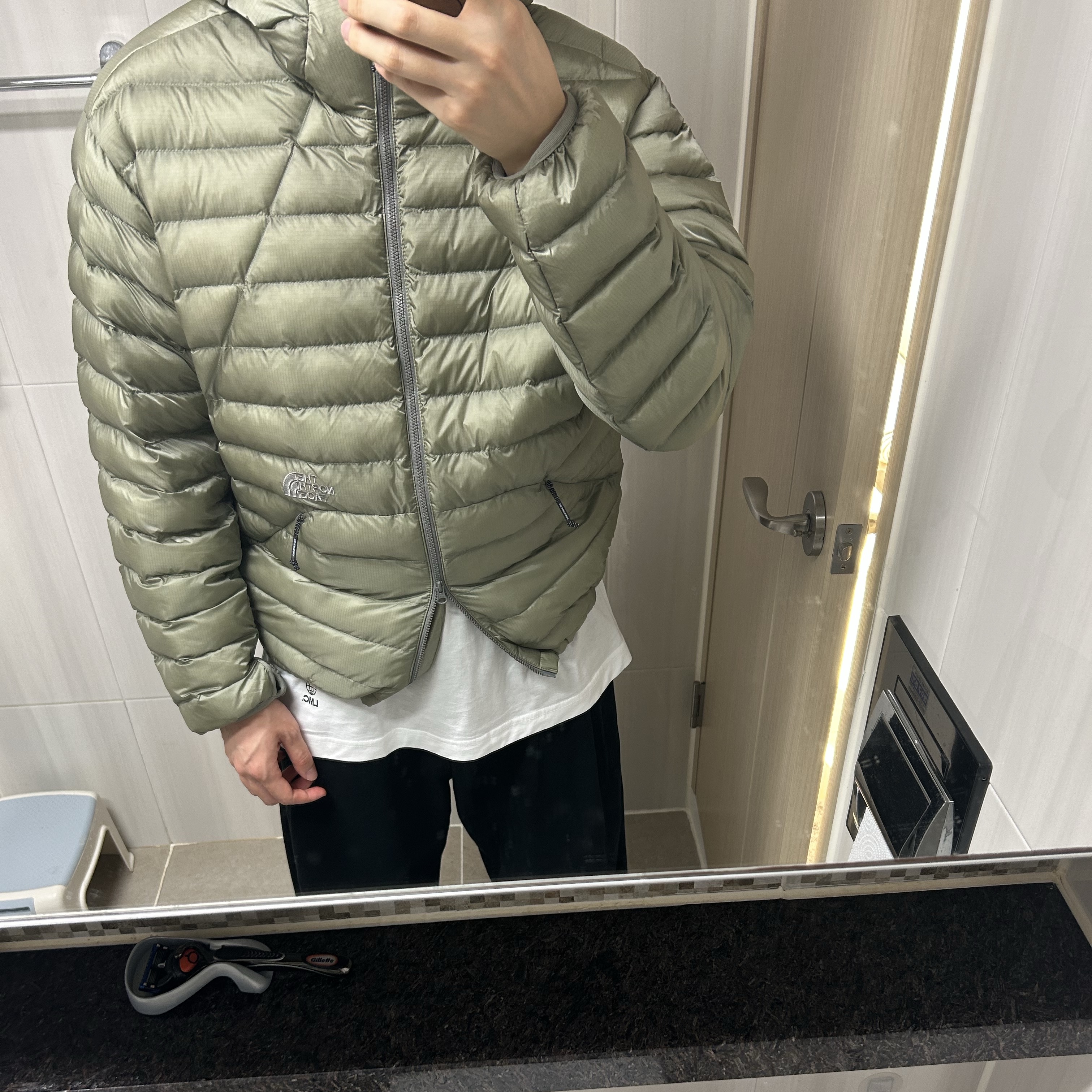 The North Face Ventus On Jacket Light Khaki 착용 스타일