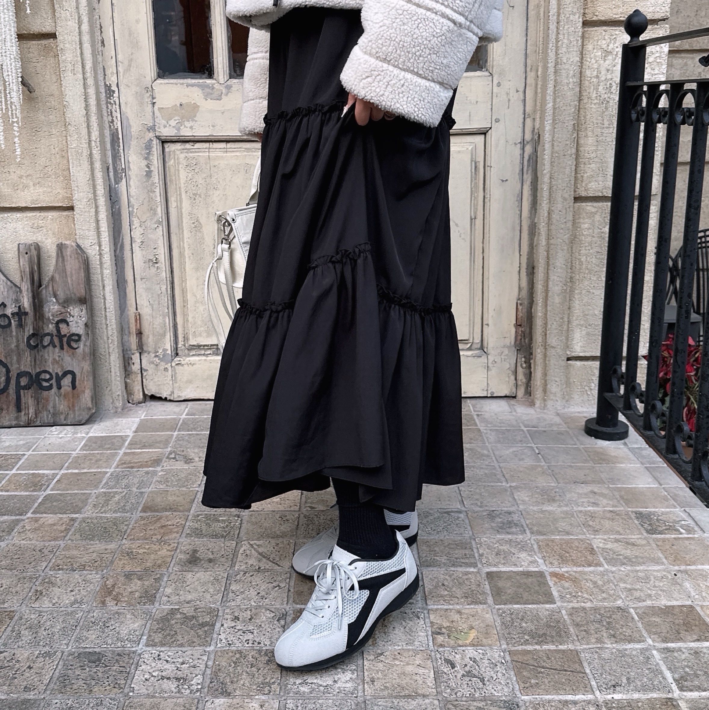 COREOFALCHEMY Mesh Ferme Training Shoes Gray 착용 스타일 - 3