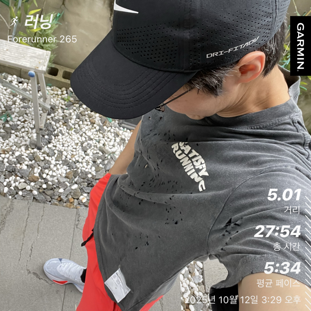 Satisfy Mothtech T-Shirt Aged Black 착용 스타일