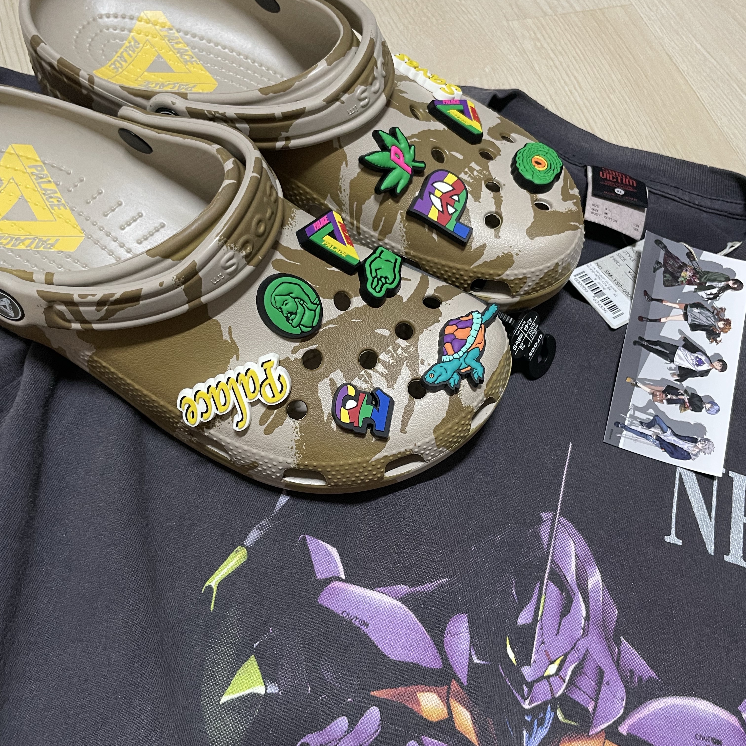 Crocs x Palace Clog Camo 착용 스타일 - 5