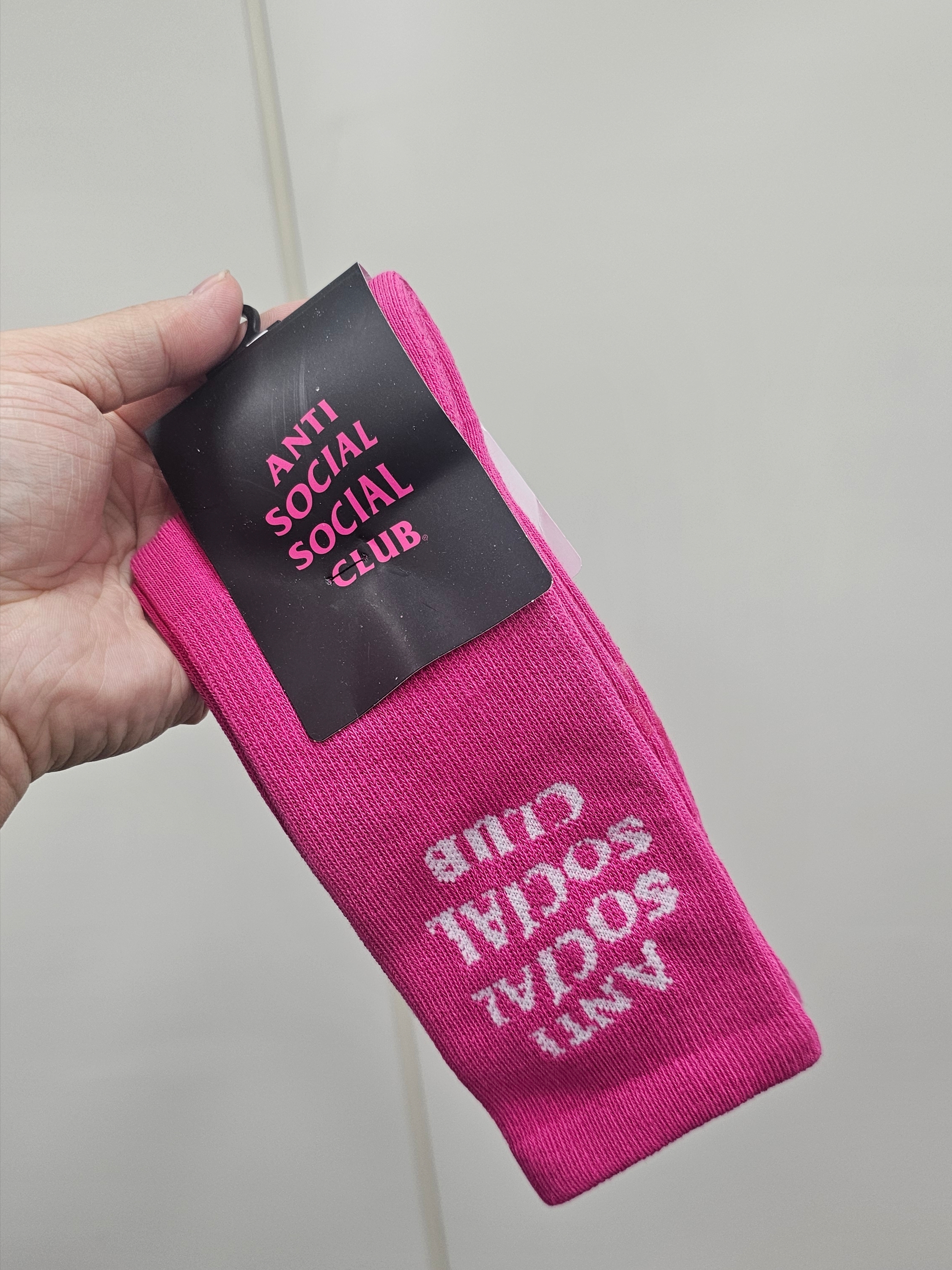 Anti Social Social Club Solid Color Socks Magenta Pink 착용 스타일