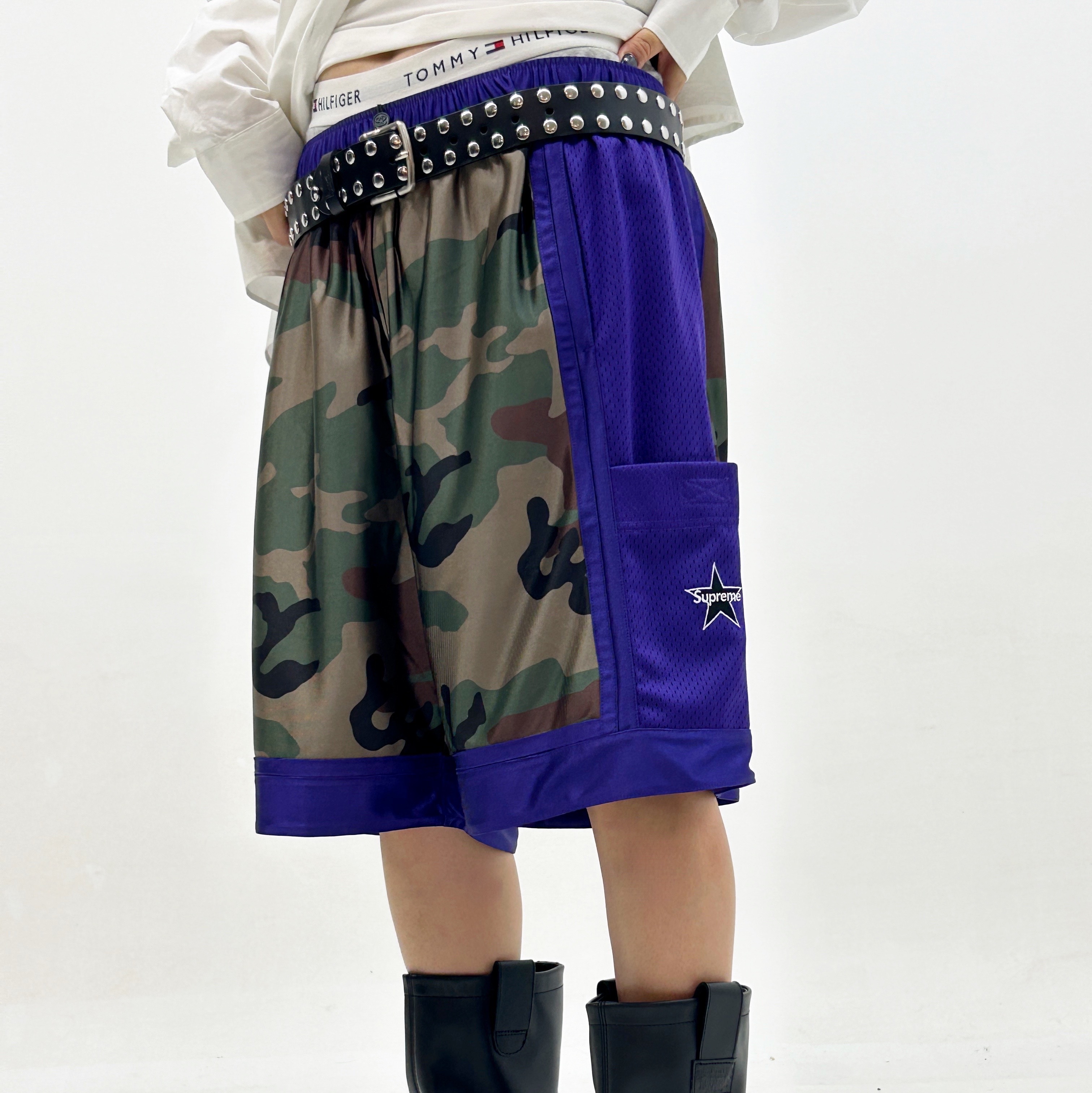 Stussy World Tour Shirt White, Dr. Martens x Stussy 2295 Decon Black Wanama Leather Boots Black 착용 스타일 - 3