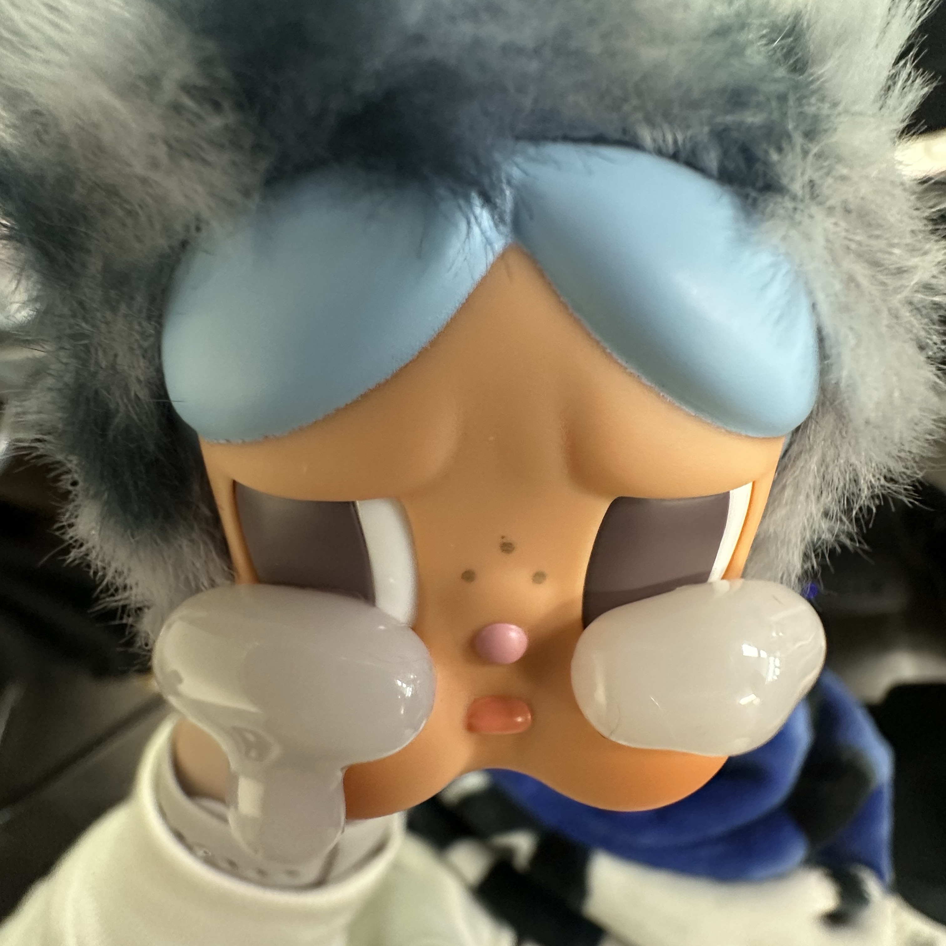 Pop Mart Crybaby Wild But Cutie Series Vinyl Plush Pendant (1 Blind Box) 착용 스타일