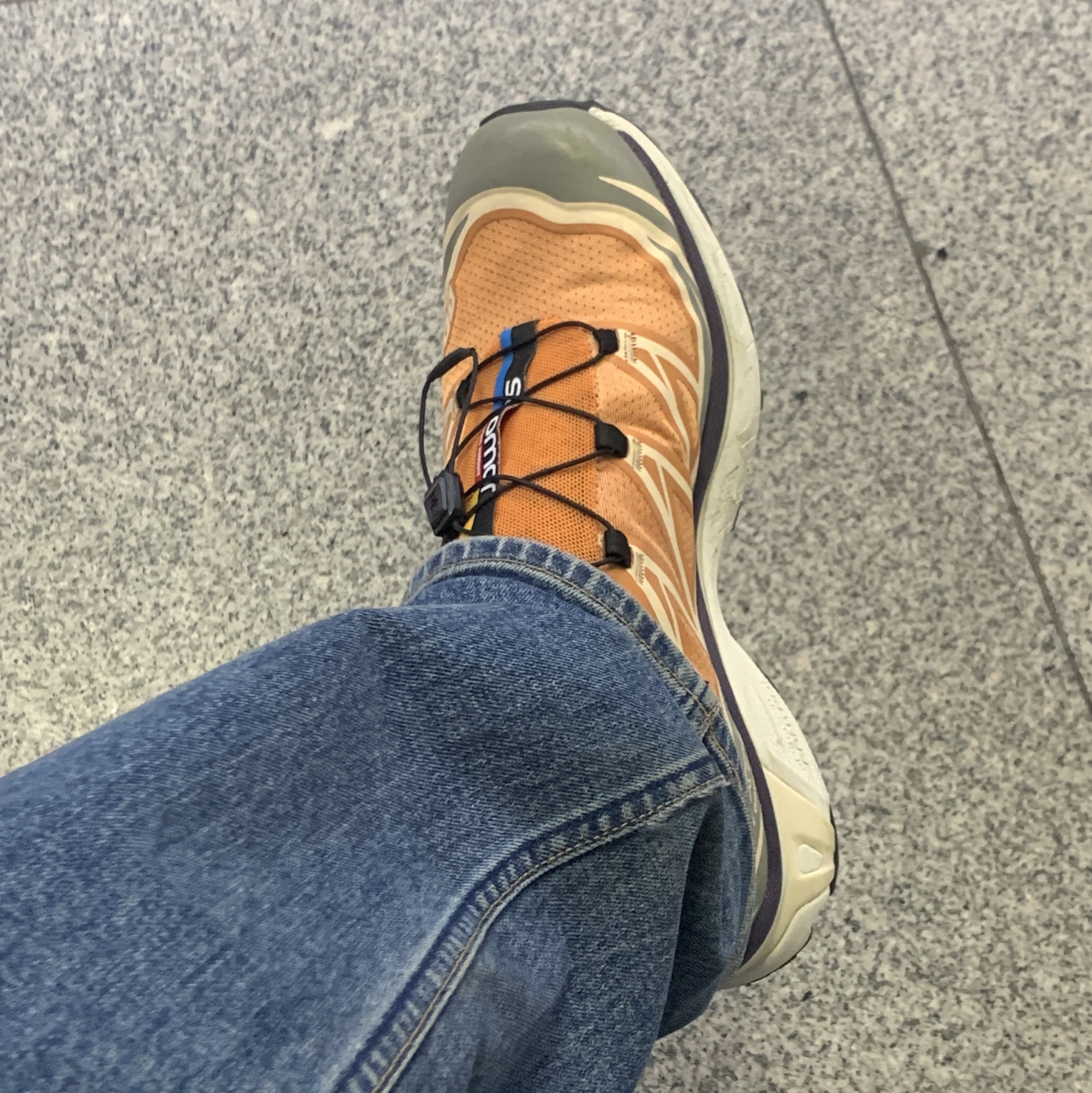 Salomon XT-6 Apricot Buff 착용 스타일