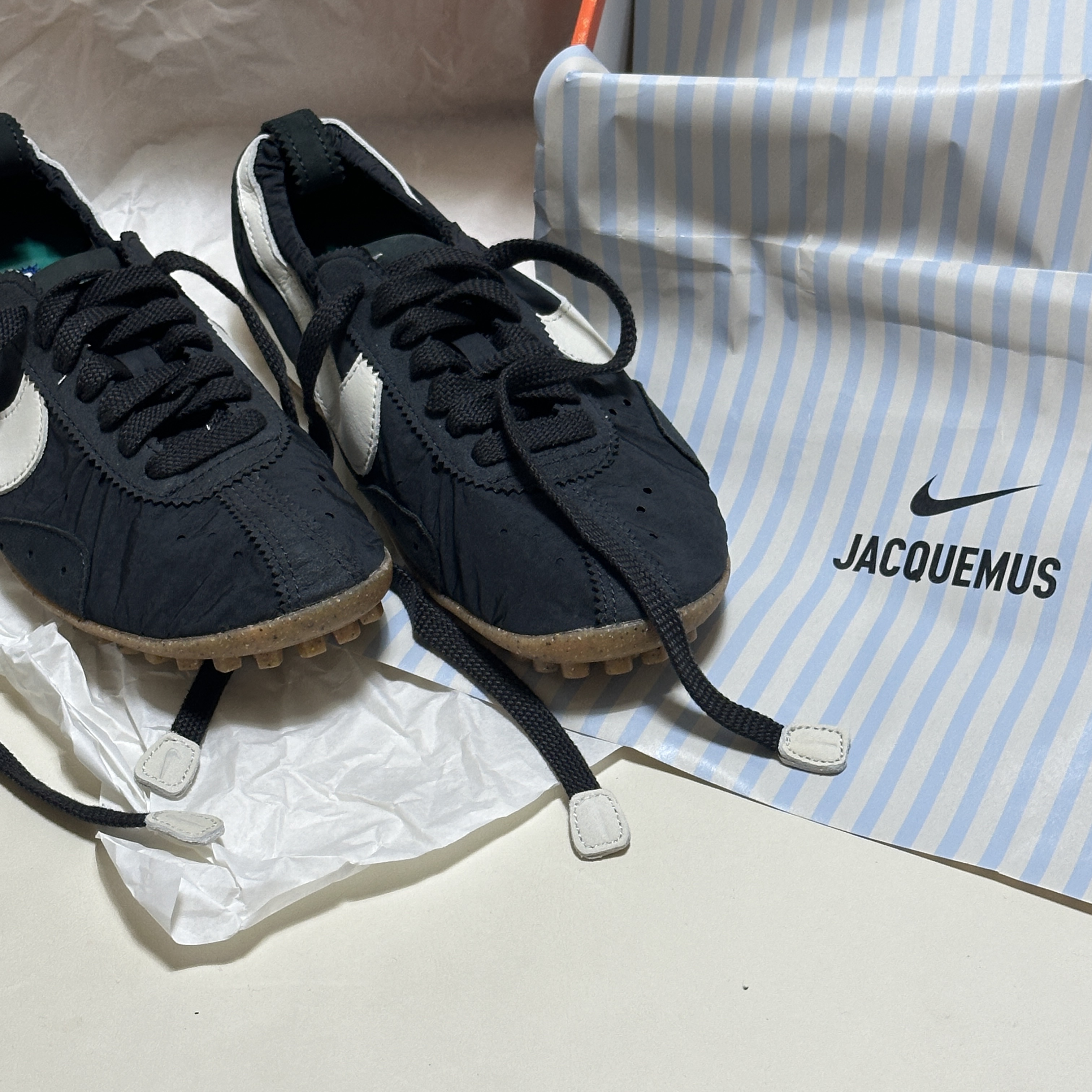 Nike x Jacquemus Moon Shoe SP Off Noir Cashmere 착용 스타일 - 1