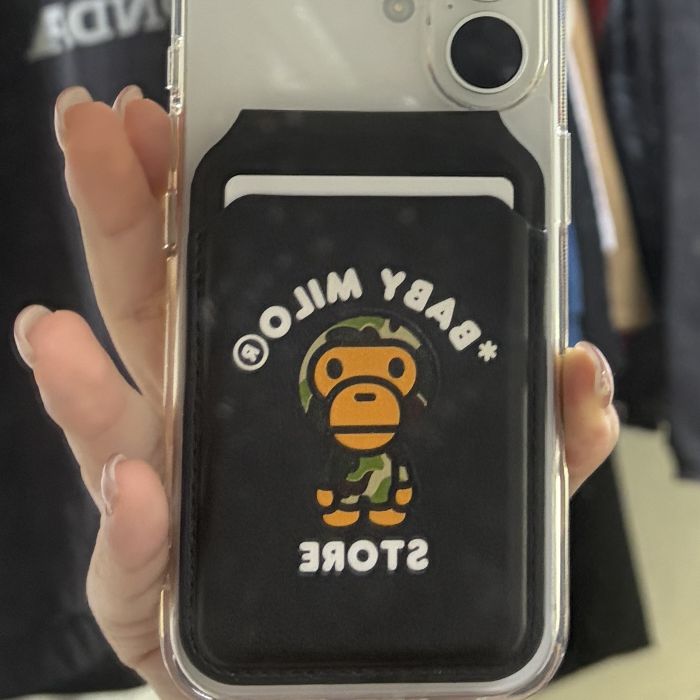 BAPE Baby Milo MagSafe Card Holder Black 착용 스타일
