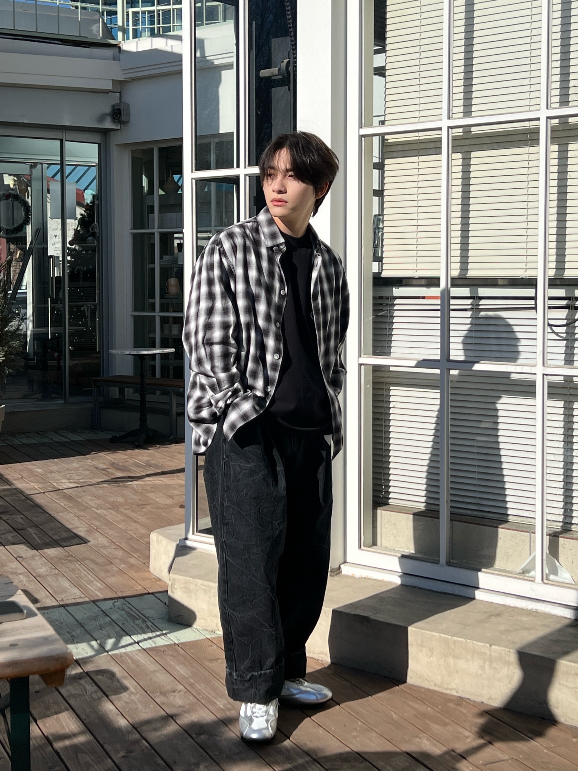 COREOFALCHEMY Runner Challenger Street Shoes Silver 착용 스타일 - 1