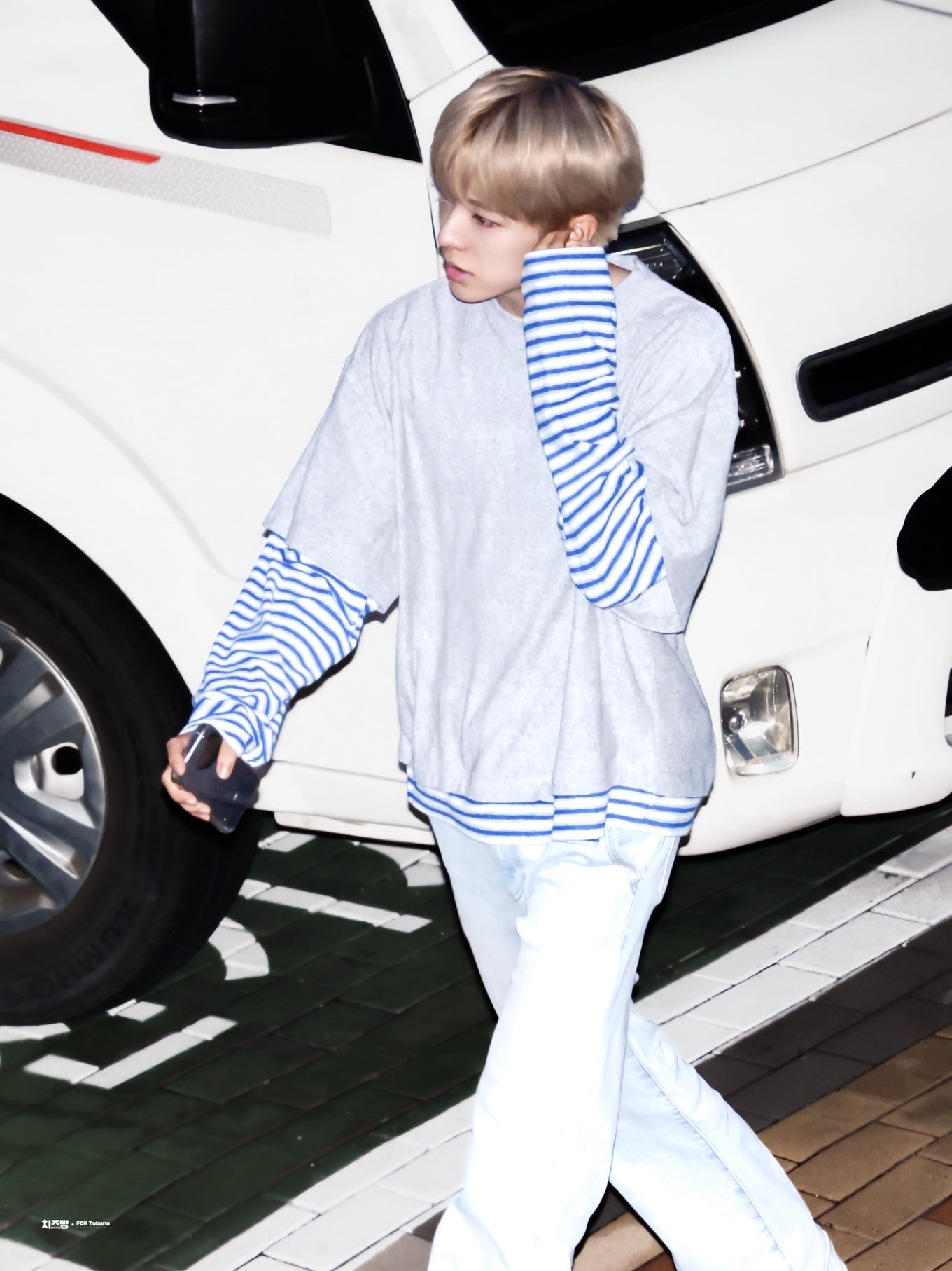 Nonnod Terry Layered T-shirts Brown, Nonnod Terry Layered T-shirts Grey 착용 스타일