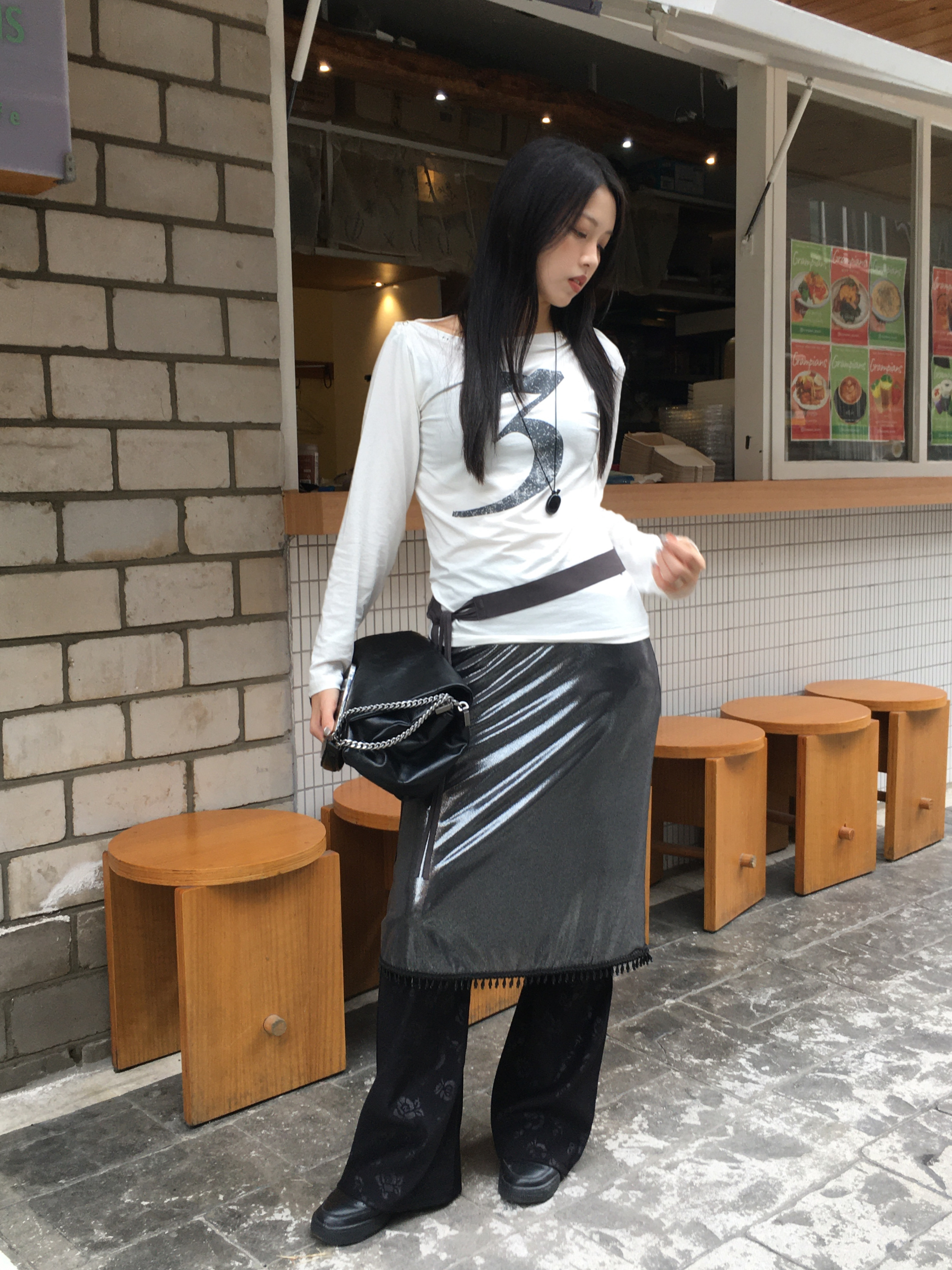 Zara Rock Style Flap Shoulder Bag Black, Nike Air Force 1 '07 Low Triple Black 착용 스타일 - 3