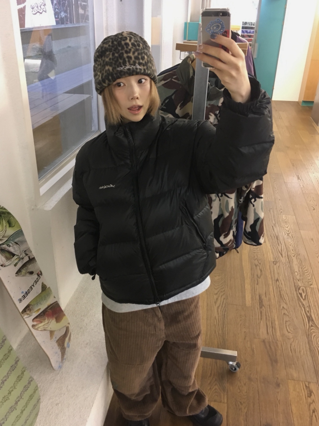 YESEYESEE 5B Fond Down Jacket Light Grey, YESEYESEE Y.E.S Pocket Washed Sweatpants Dark Grey 착용 스타일 - 6