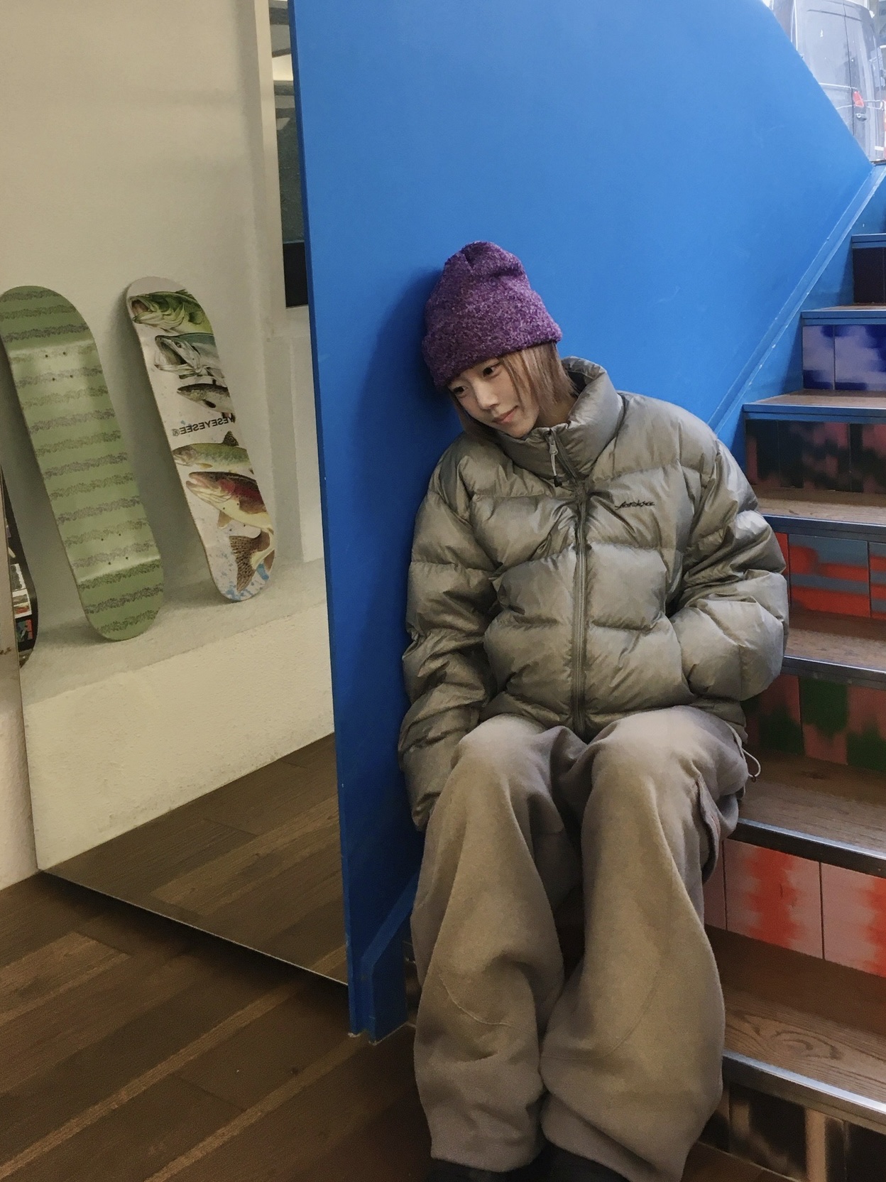 YESEYESEE 5B Fond Down Jacket Light Grey, YESEYESEE Y.E.S Pocket Washed Sweatpants Dark Grey 착용 스타일 - 9
