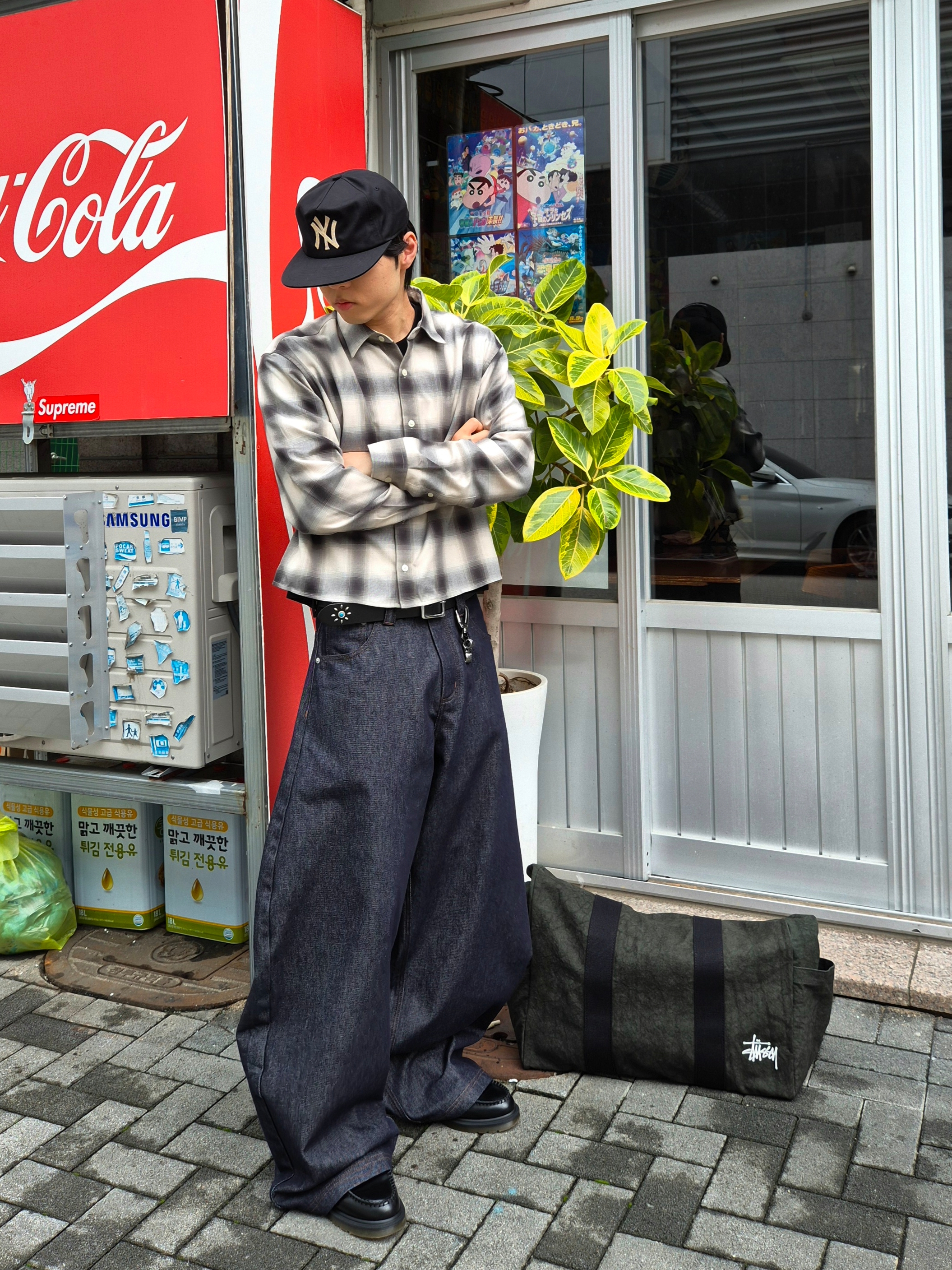 Stussy Canvas Flight Bag Washed Black, Dr. Martens Adrian Smooth Black 착용 스타일 - 3