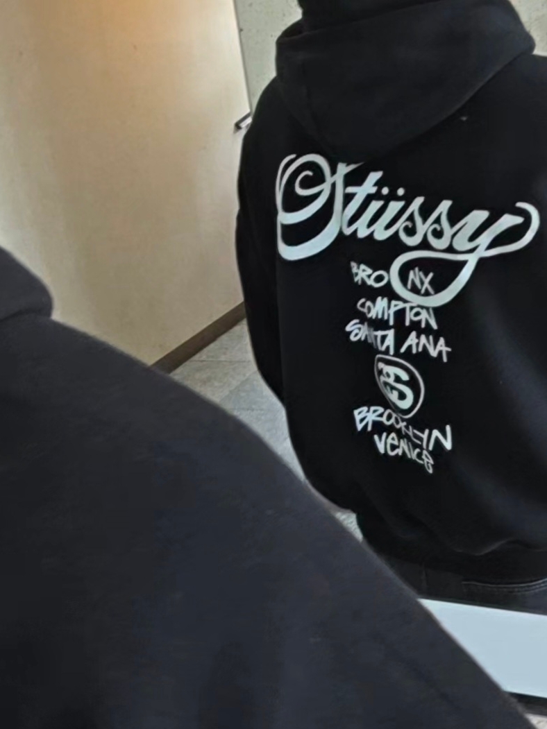 Stussy World Tour Hoodie Black 2023, Nike x Supreme Air Force 1 Low Black 착용 스타일 - 2