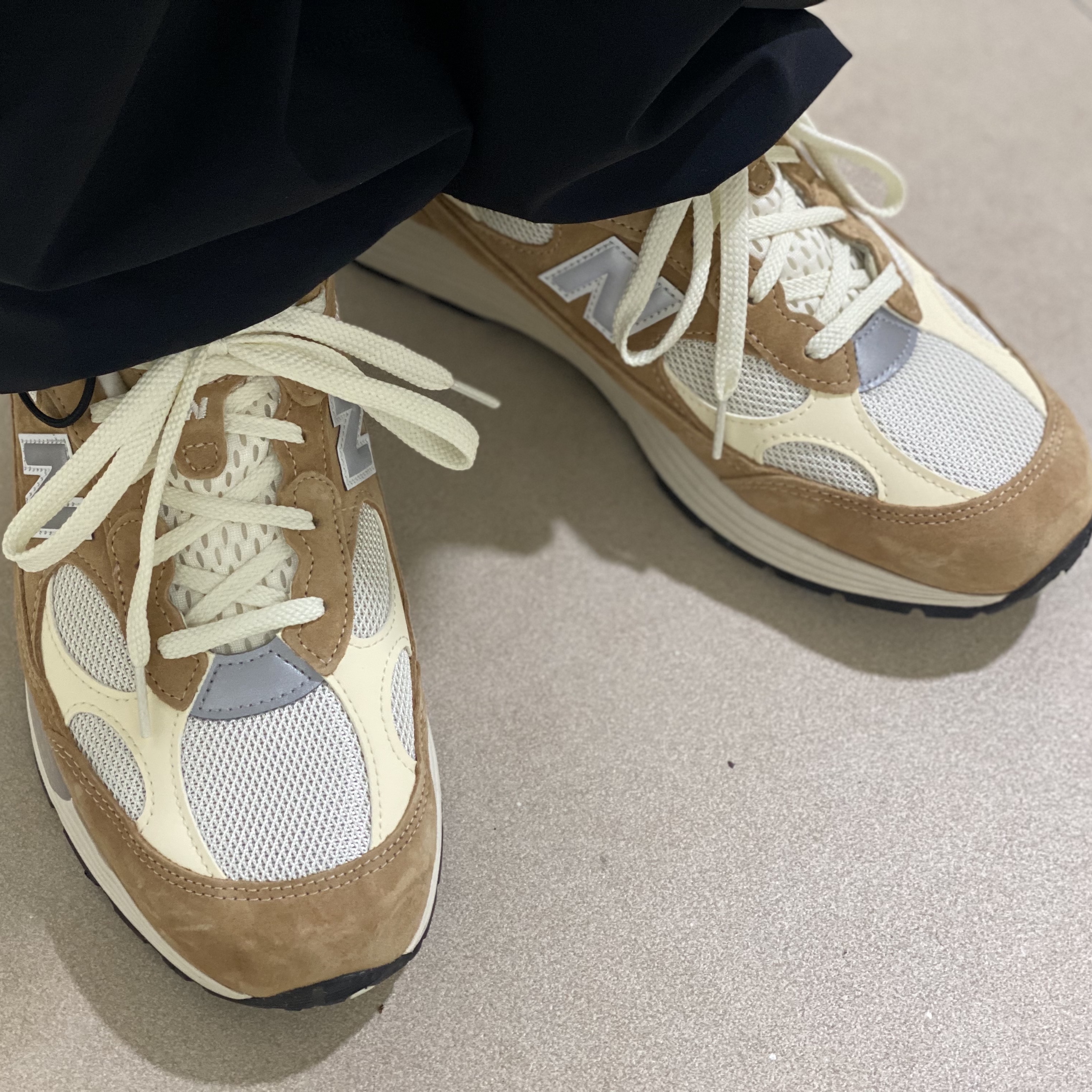 New Balance 992 Made in USA Sweet Caramel Calcium 착용 스타일