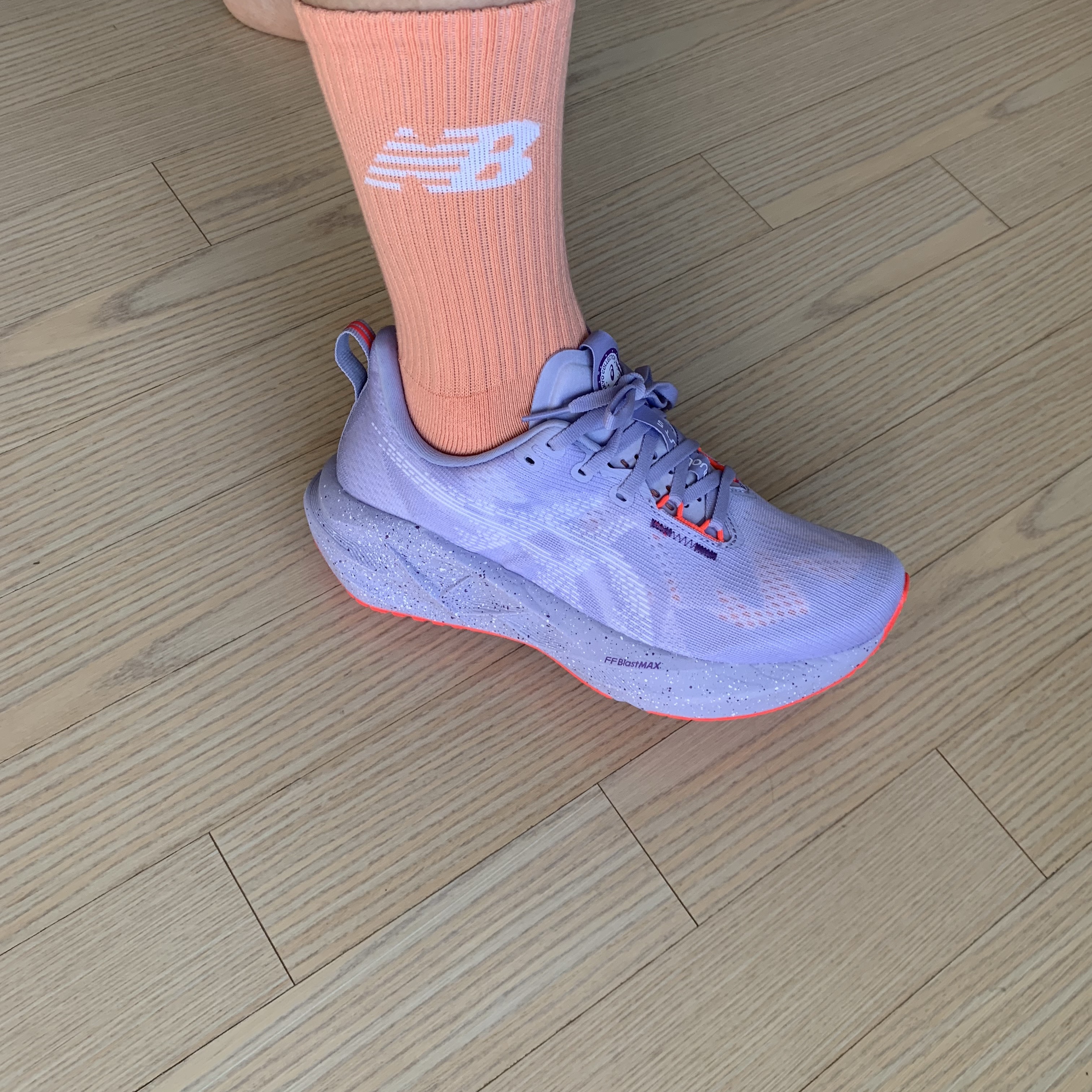 (W) Asics Novablast 5 Tokyo Vapor Edo Purple 착용 스타일 - 7