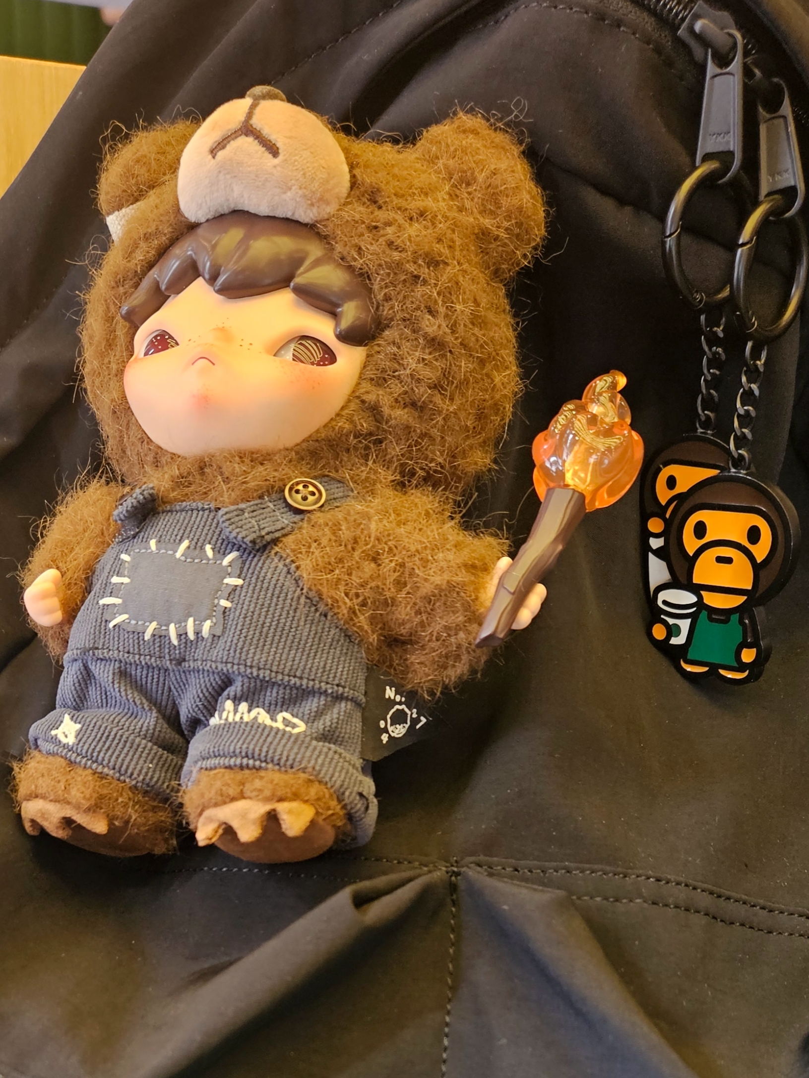 Pop Mart Hirono Living Wild-Fight For Joy Plush Doll, Starbucks x BAPE Baby Milo Keychain 착용 스타일 - 2