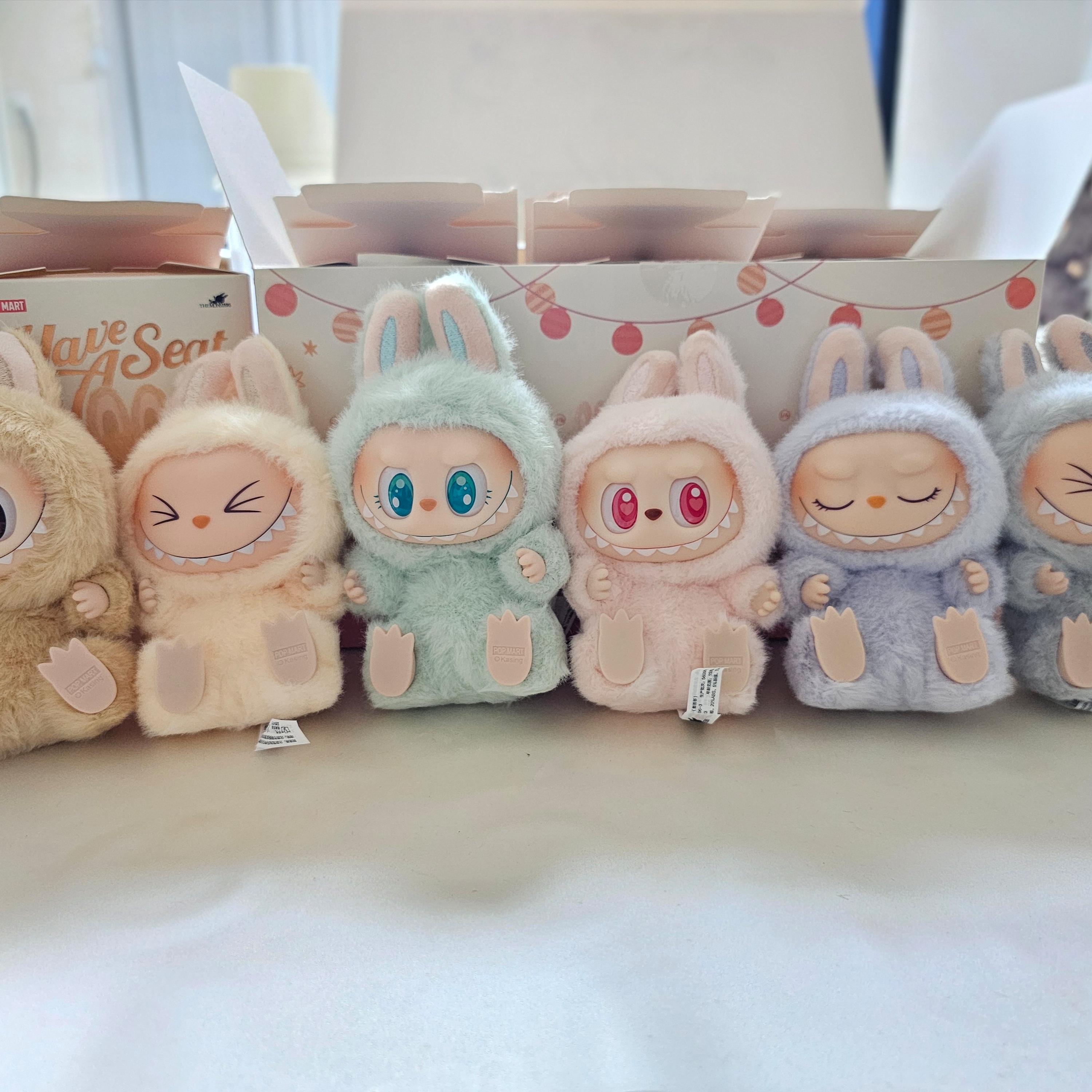 Pop Mart Labubu Let's Play Together Doll Series Sealed Case (6 Blind Boxes) 착용 스타일