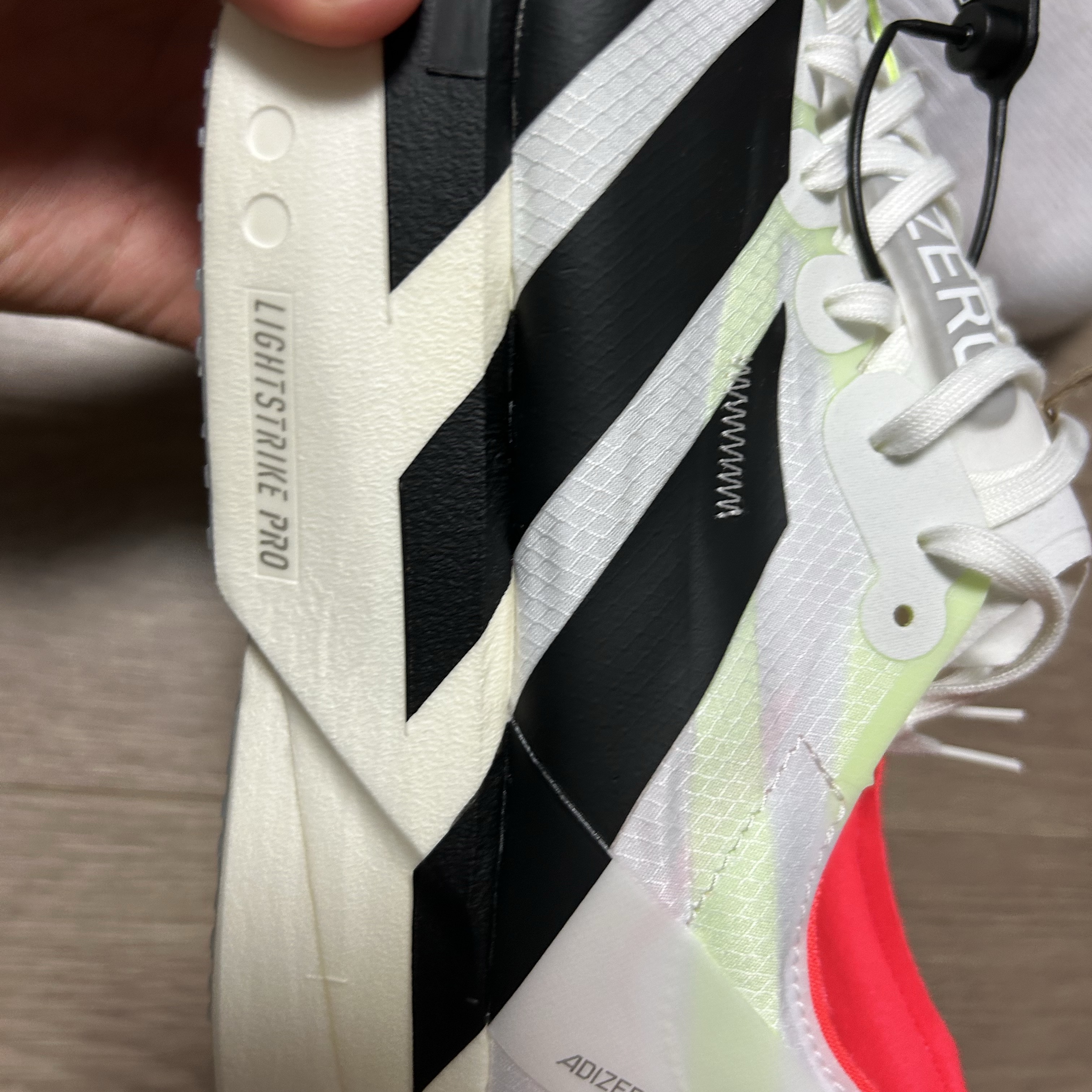 Adidas Adizero Adios Pro 4 Cloud White Core Black 착용 스타일