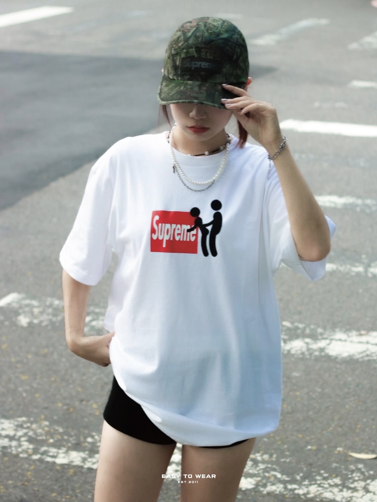 Supreme Stick T-Shirt White - 25FW 착용 스타일 - 2